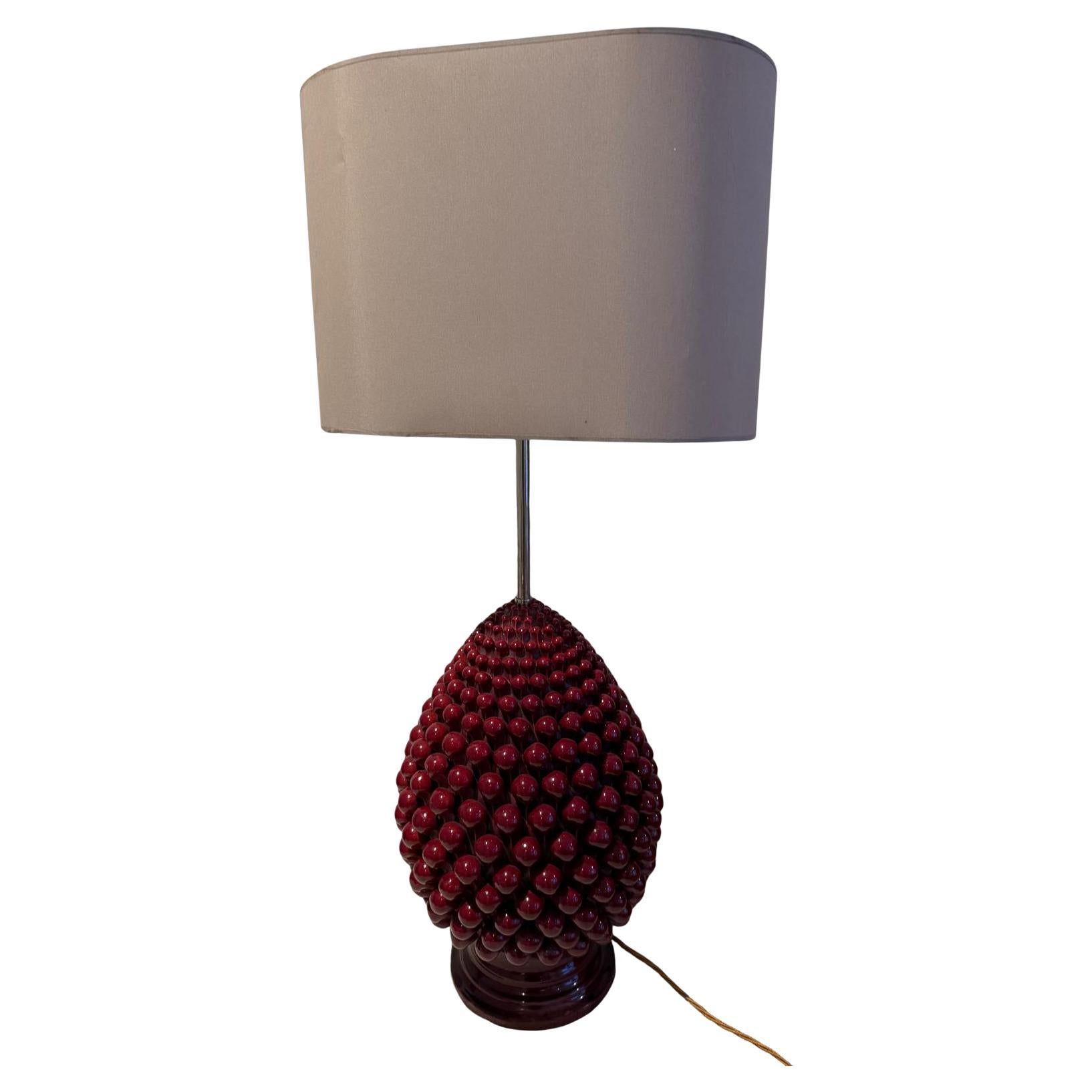 Italienische Keramik-Tischlampe aus den 1970er Jahren in Form eines Straußes roter Kirschen im Angebot