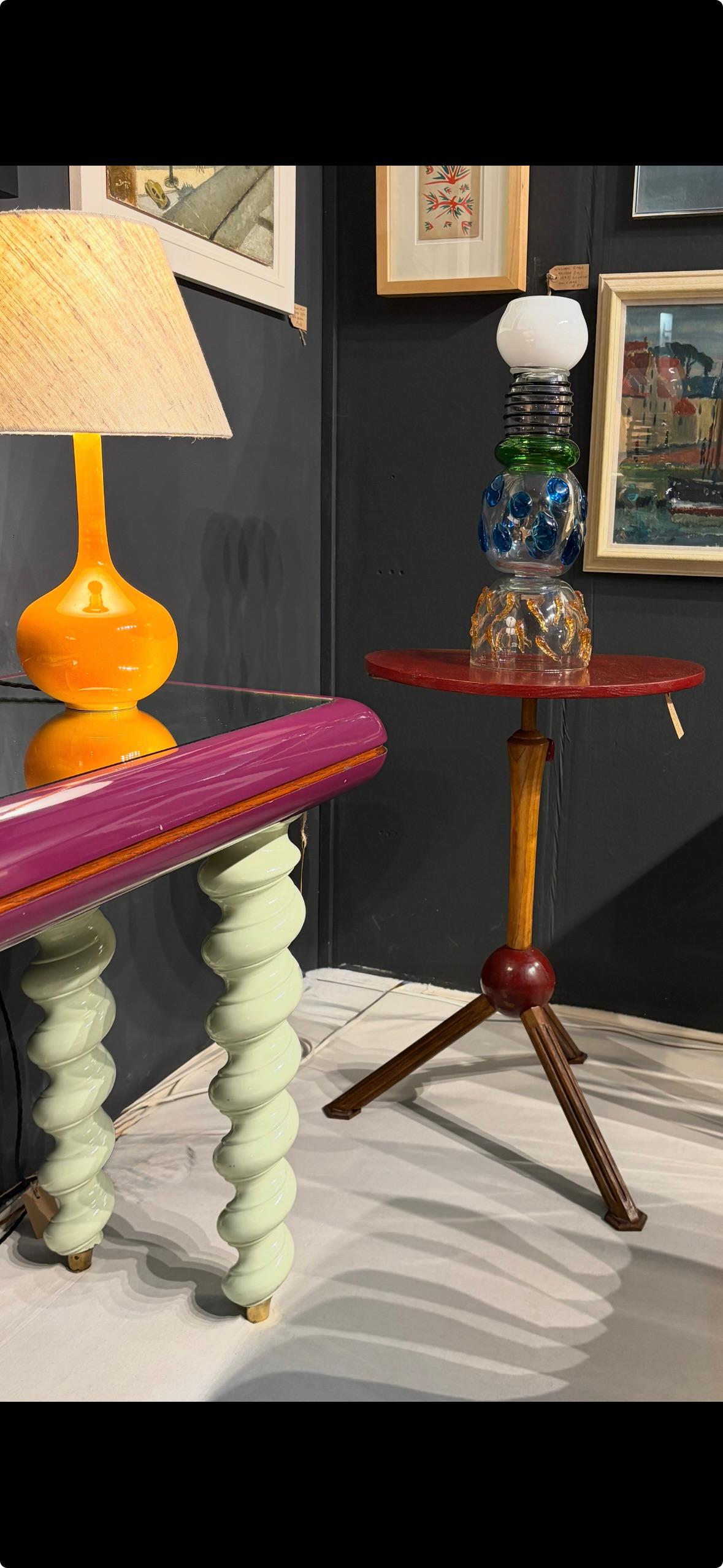 Sculpté Les années 1970,  Wood laqué, verre miroir et laiton,  Console italienne en vente
