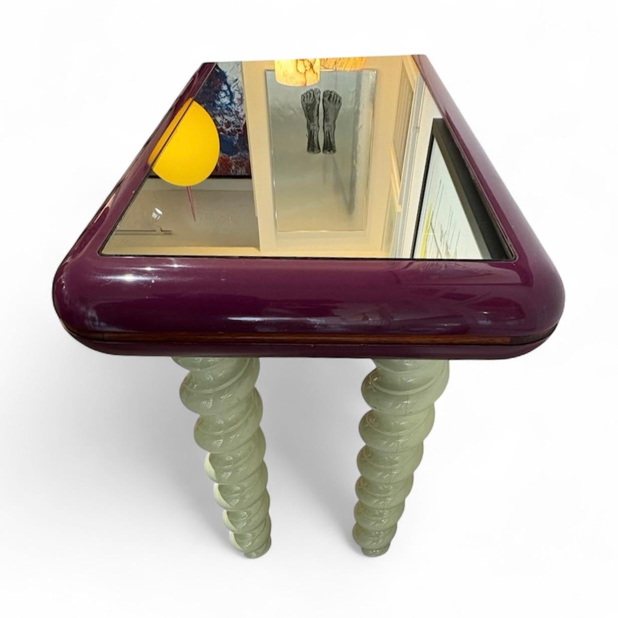Les années 1970,  Wood laqué, verre miroir et laiton,  Console italienne en vente 1