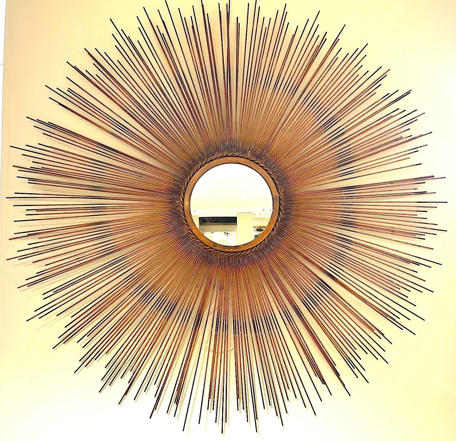 Grand miroir en cuivre taillé au chalumeau de Curtis Jere, datant des années 1970, en forme de soleil. Bon état - En vente à London, GB