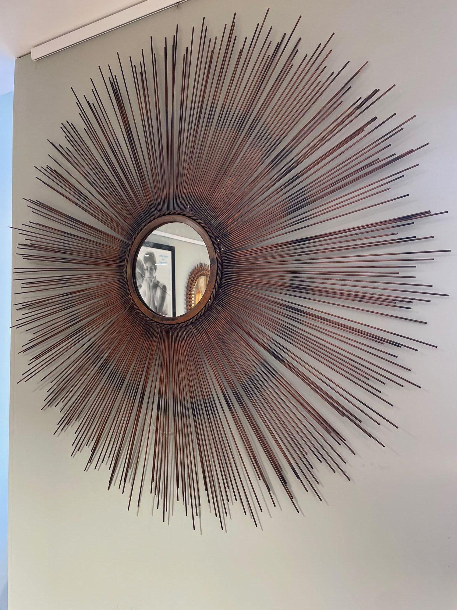 Grand miroir en cuivre taillé au chalumeau de Curtis Jere, datant des années 1970, en forme de soleil. en vente 3