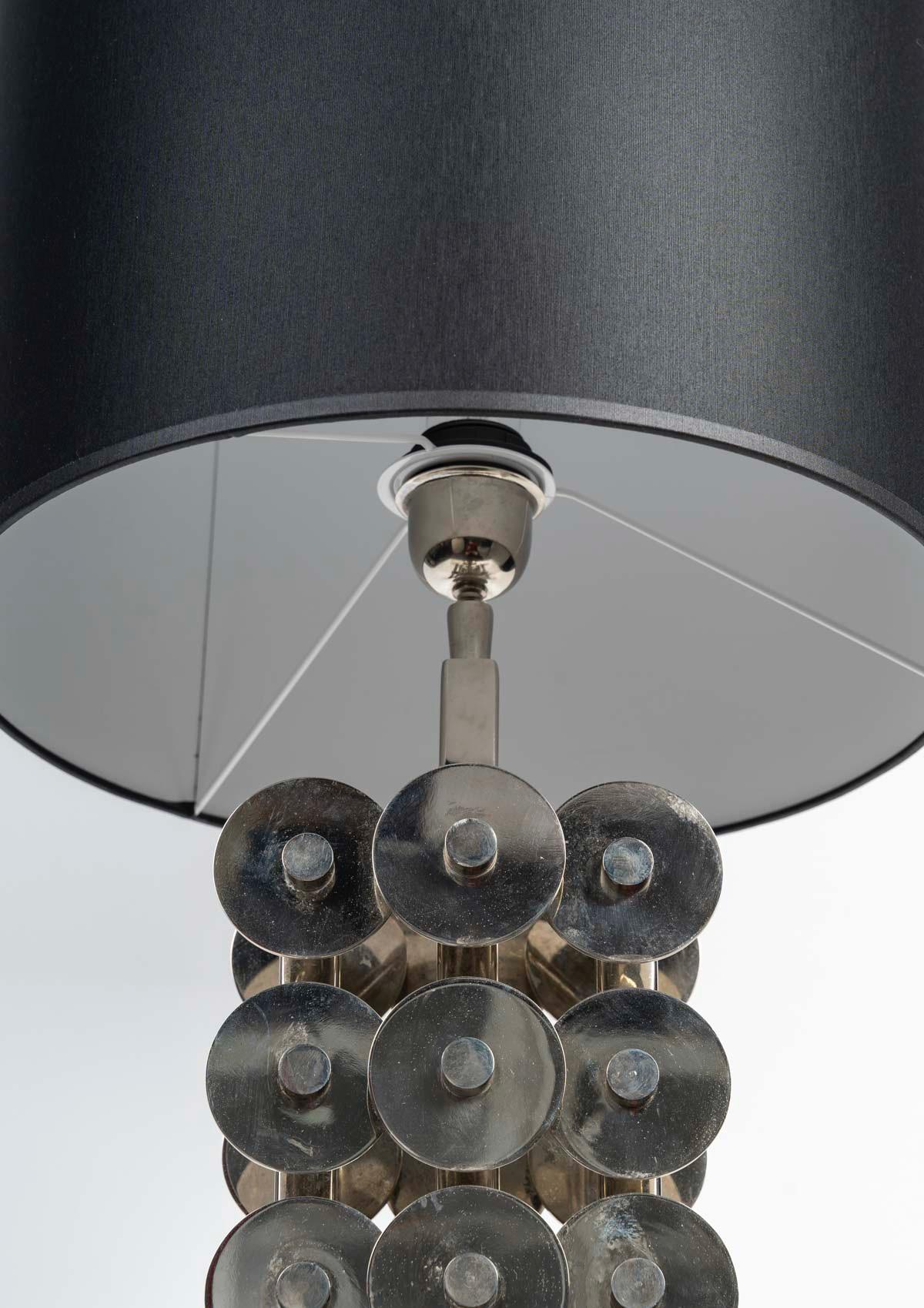 Tessuto Una lussuosa lampada da tavolo vintage cromata degli anni '70 in vendita