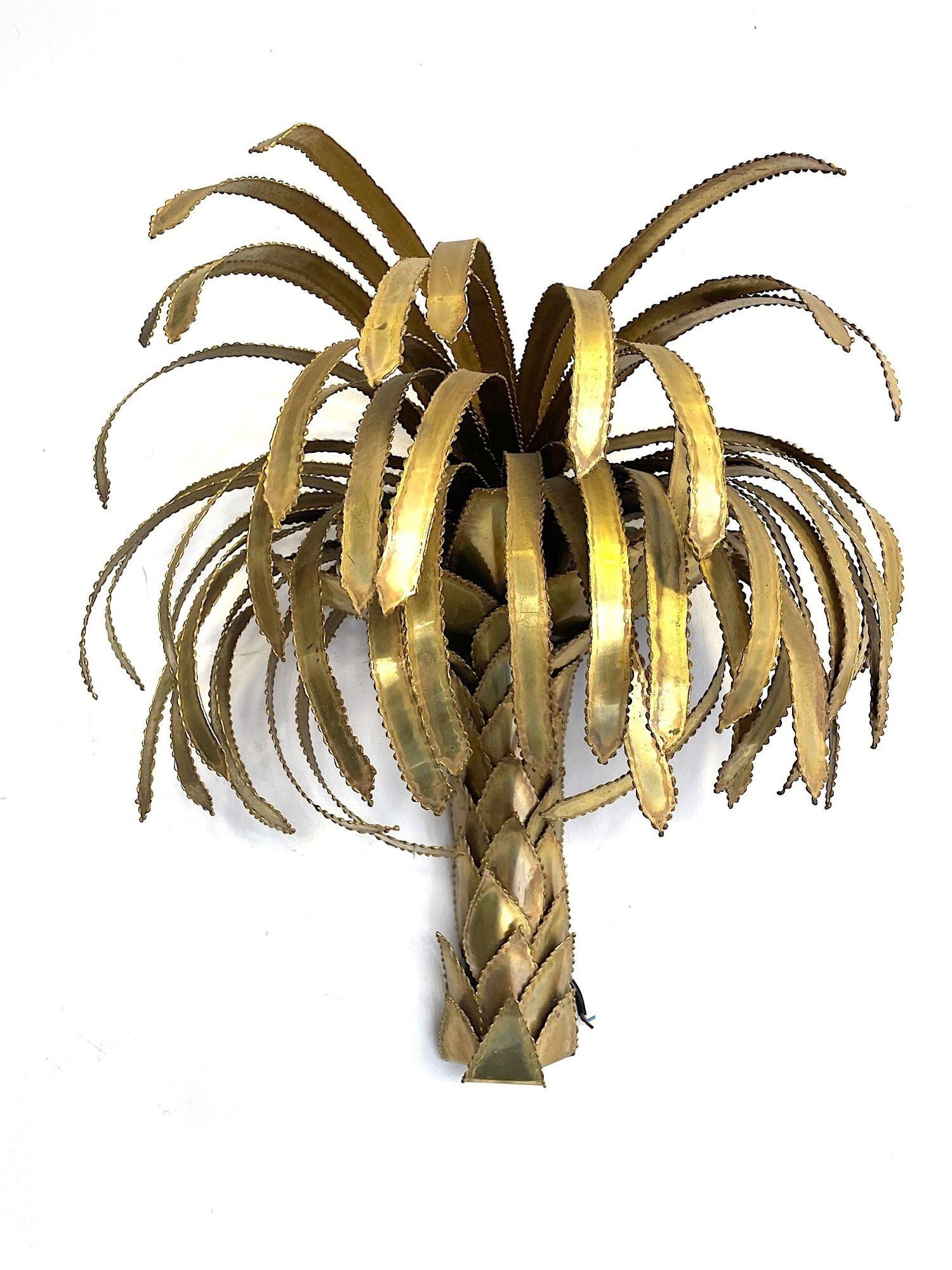 A 1970s Maison Jansen torch cut brass palm tree wall light In Good Condition In London, GB