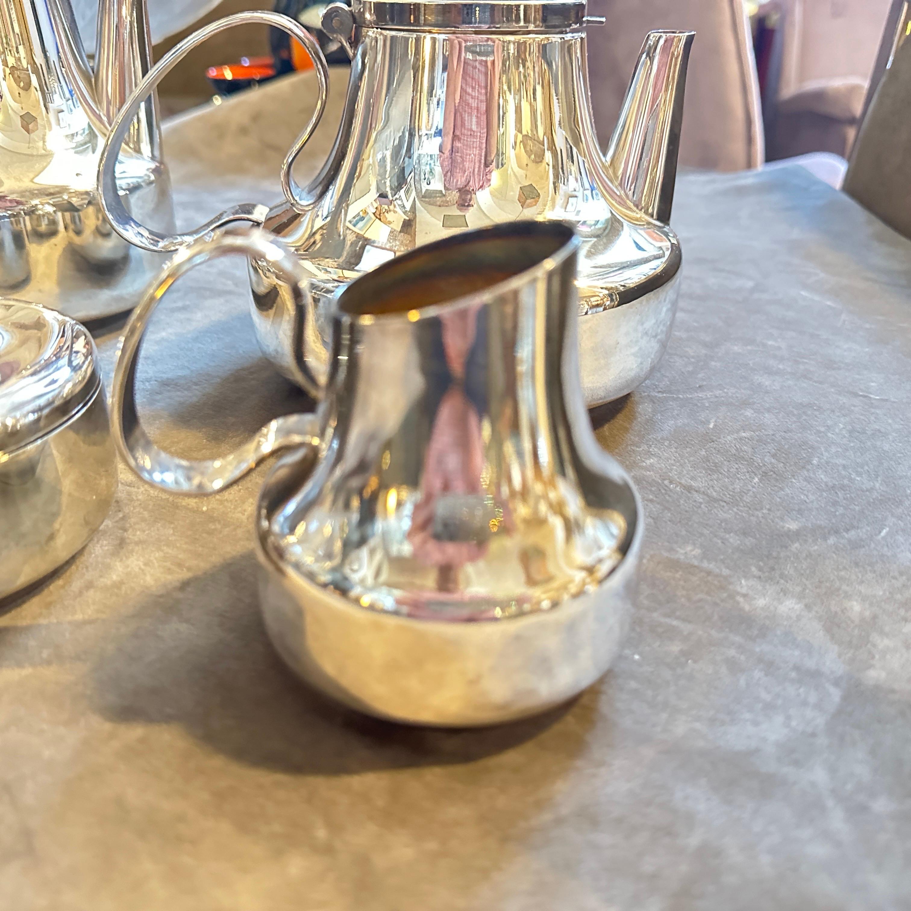 Un set di Lino Sabattini placcato in argento degli anni '70, metà del secolo scorso, mod. Suite 1967 in vendita 7