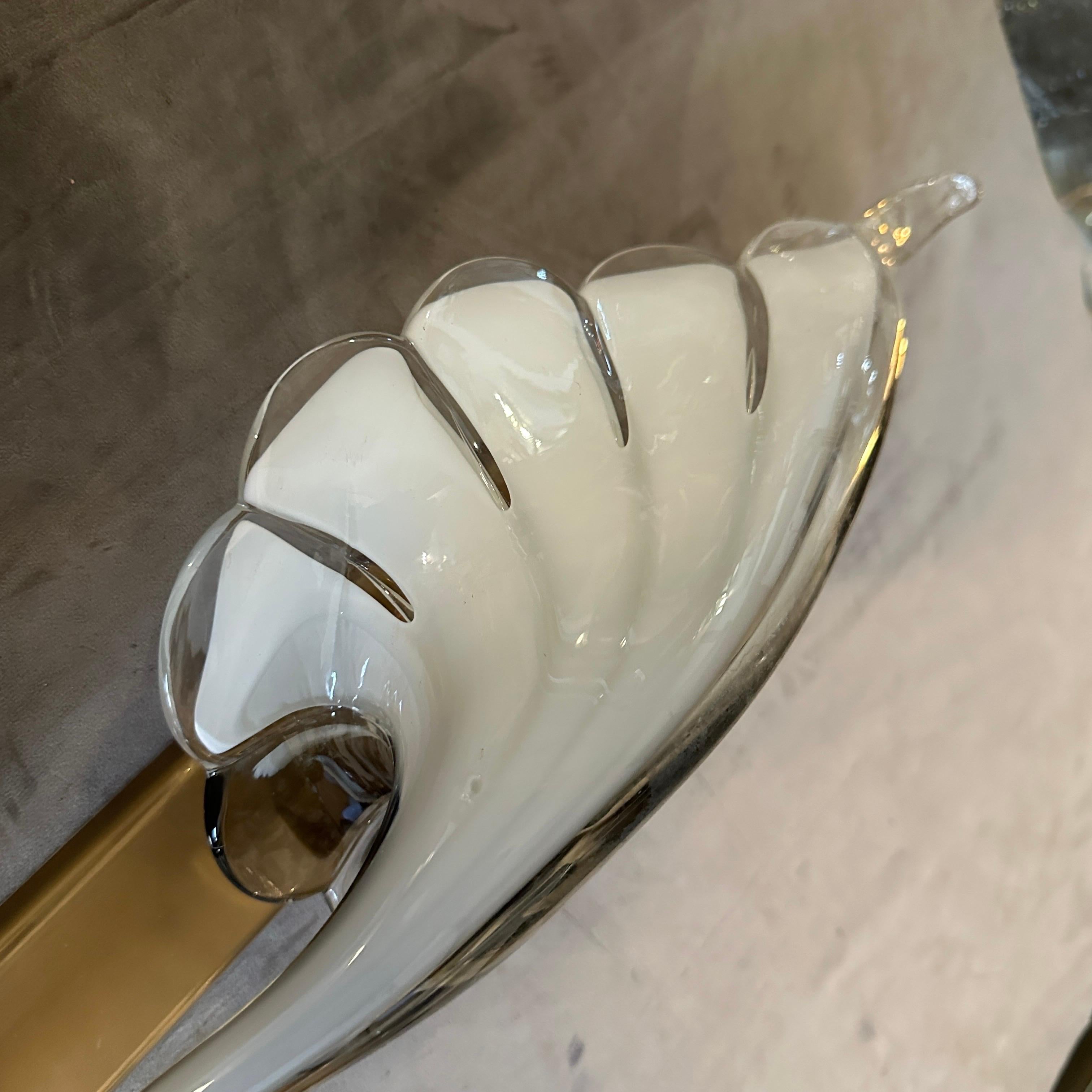 A 1970s Mid-Century Modern Murano Glass Leaf Wall Sconce by Franco Luce In Good Condition For Sale In Aci Castello, IT