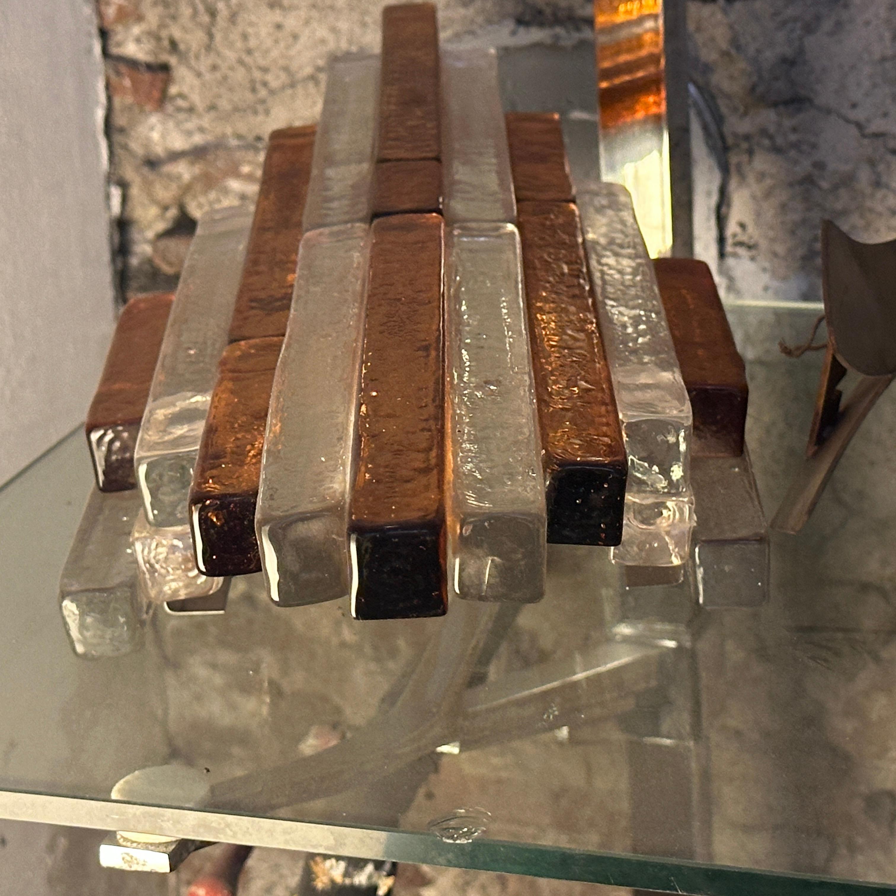 A 1970s Brutalist Amber and Clear Stacked Glass Linea Wall Sconce by Poliarte For Sale 1