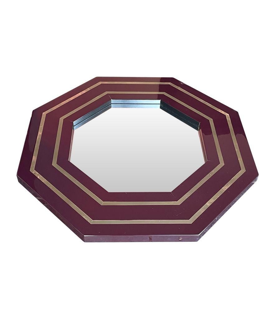 Miroir octogonal de Jean Claude Mahey des années 1970 avec cadre incrusté de laiton en vente 5