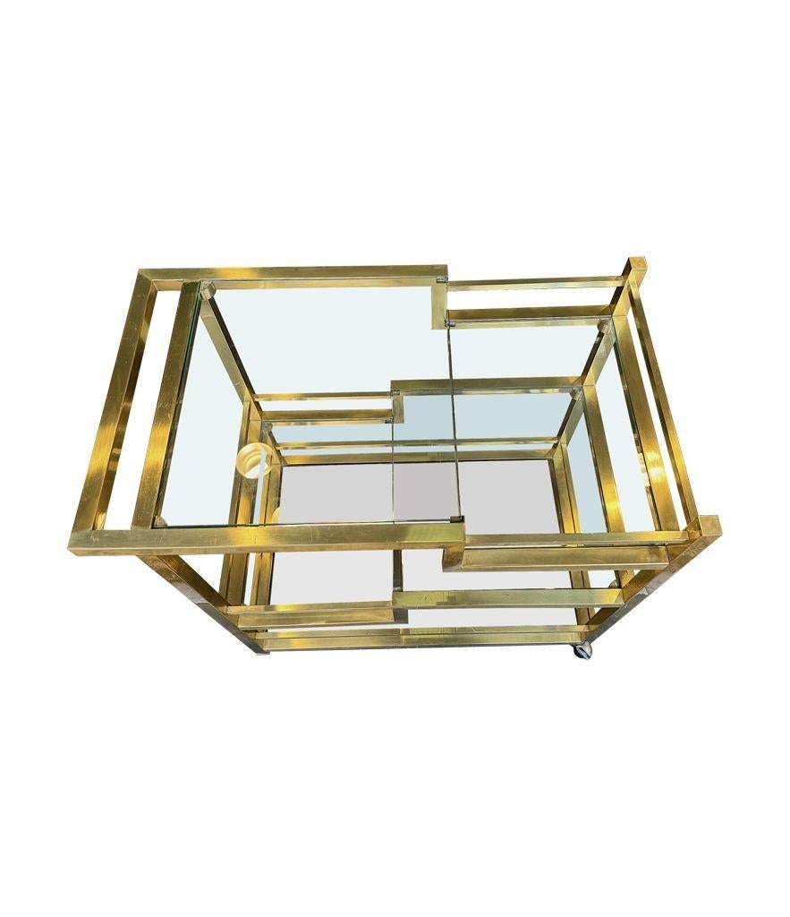 Ein italienischer Romeo Rega Barwagen aus den 1970er Jahren mit mehreren Ablagen aus Rauchglas im Angebot 3