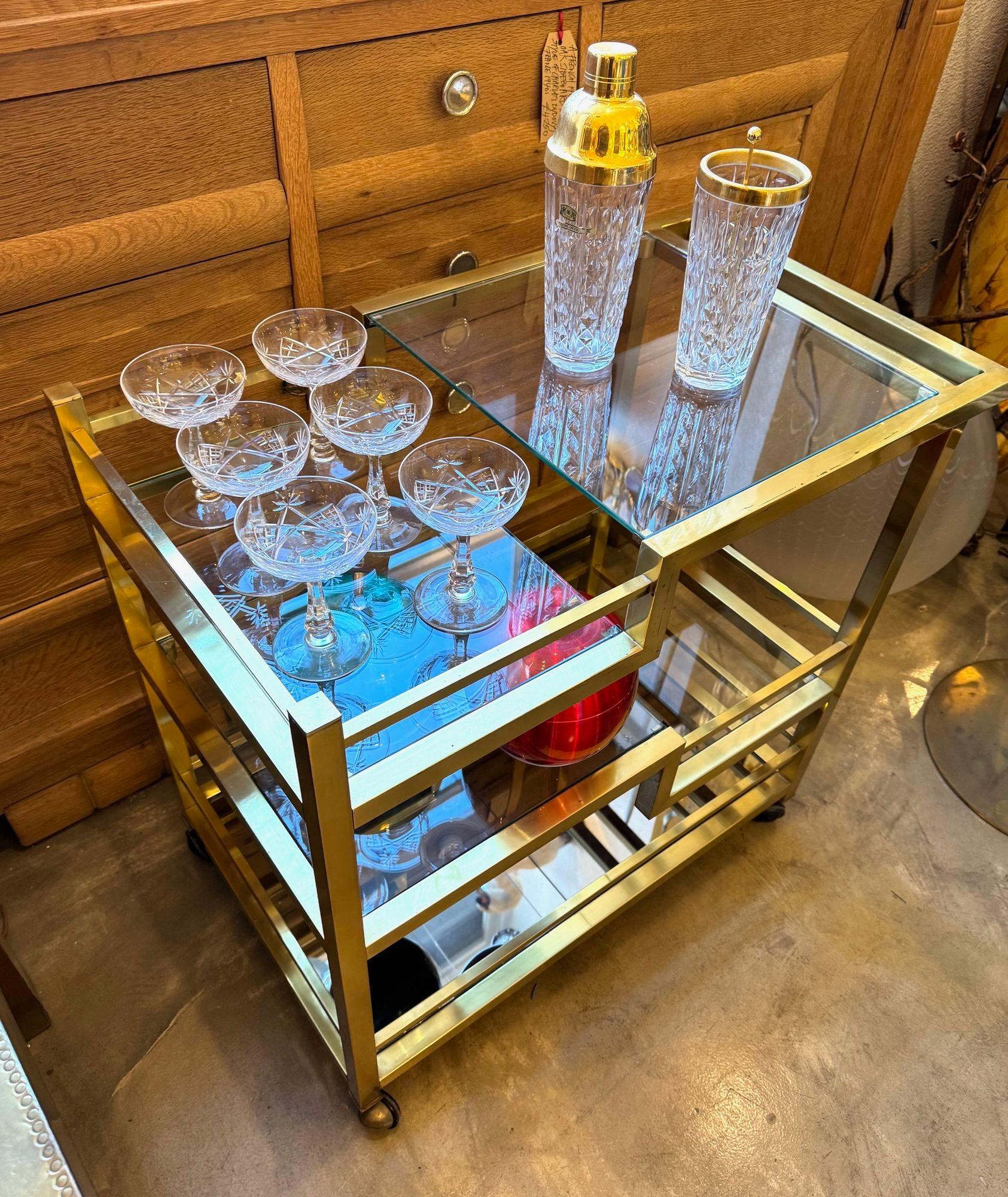 Ein italienischer Romeo Rega Barwagen aus den 1970er Jahren mit mehreren Ablagen aus Rauchglas im Angebot 4
