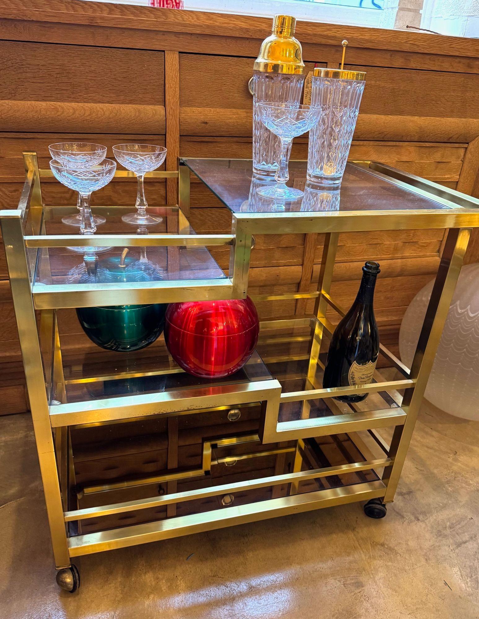Ein italienischer Romeo Rega Barwagen aus den 1970er Jahren mit mehreren Ablagen aus Rauchglas im Angebot 6