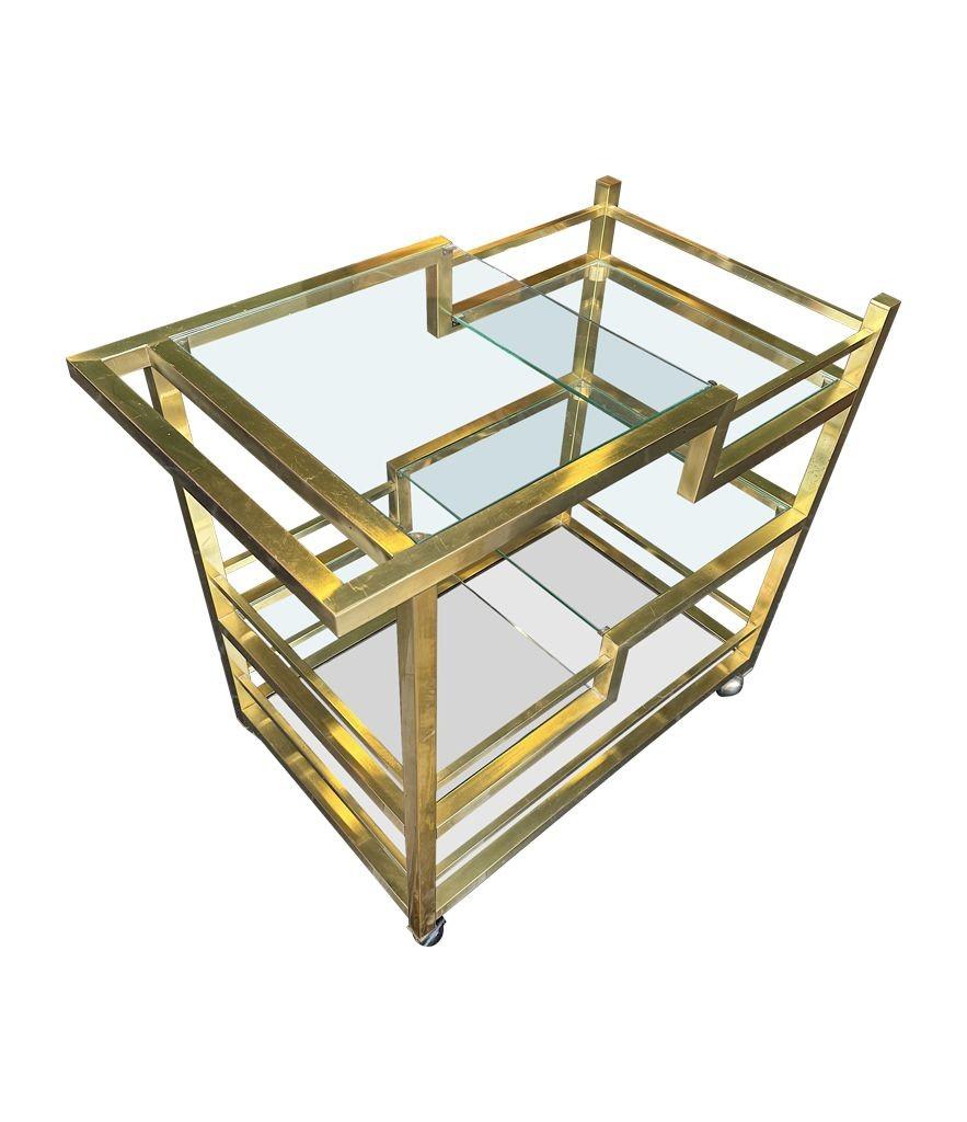 Ein italienischer Romeo Rega Barwagen aus den 1970er Jahren mit mehreren Ablagen aus Rauchglas im Angebot 7