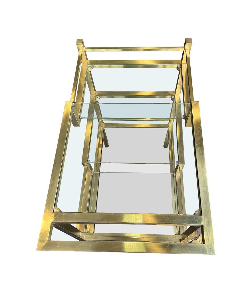 Ein italienischer Romeo Rega Barwagen aus den 1970er Jahren mit mehreren Ablagen aus Rauchglas im Angebot 8