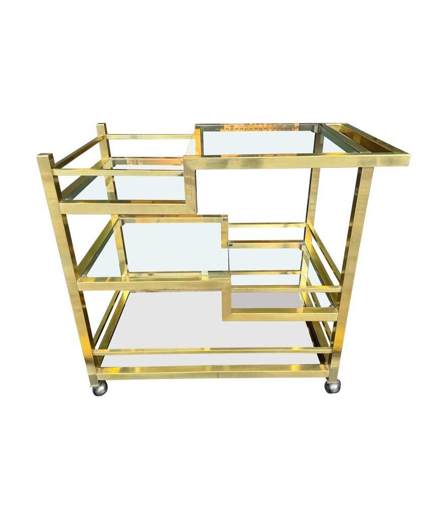 Ein italienischer Romeo Rega Barwagen aus den 1970er Jahren mit mehreren Ablagen aus Rauchglas (Italienisch) im Angebot