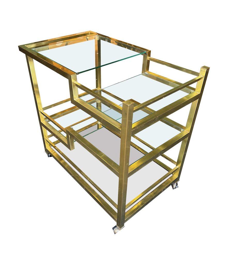 Ein italienischer Romeo Rega Barwagen aus den 1970er Jahren mit mehreren Ablagen aus Rauchglas im Zustand „Gut“ im Angebot in London, GB