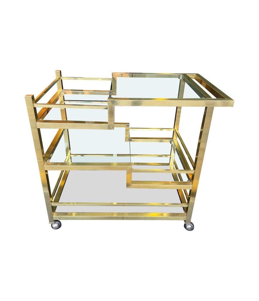 Ein italienischer Romeo Rega Barwagen aus den 1970er Jahren mit mehreren Ablagen aus Rauchglas im Angebot 1