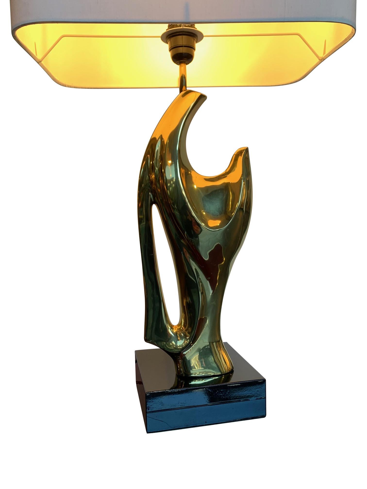 Brass 1970s Sculptural Lamp in the Style of Alain Chervet with Black Lacquered Base