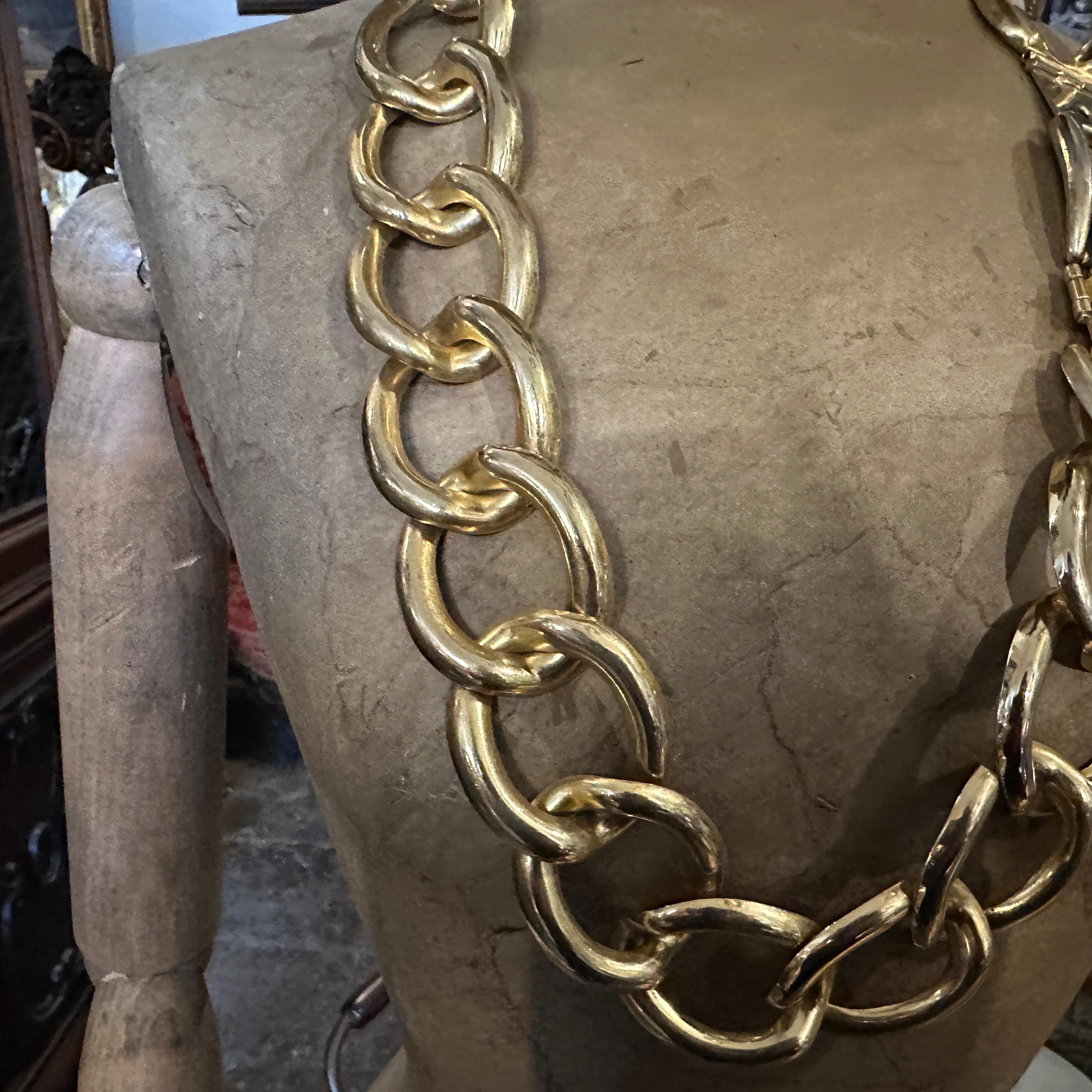 A 1970s Vintage Brass Statement Chain Italian Belt In Excellent Condition For Sale In Aci Castello, IT