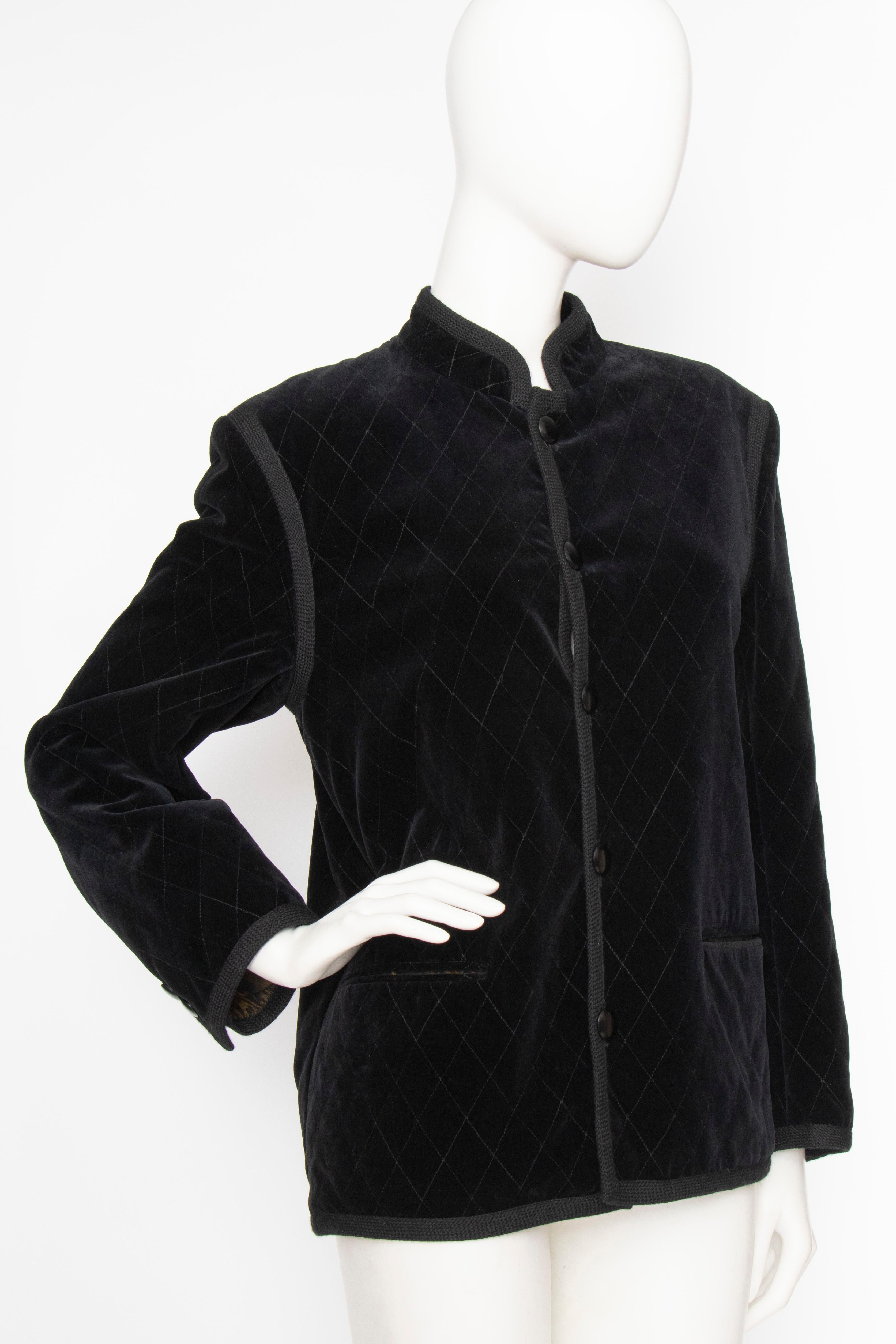 A 1970s Yves Saint Laurent Rive Gauche quilted black velvet jacket with a button-down front, side pockets and stand up collar. The jacket is fully lined and is completed by a braided cotton trim.

The size of the jacket corresponds to a modern size
