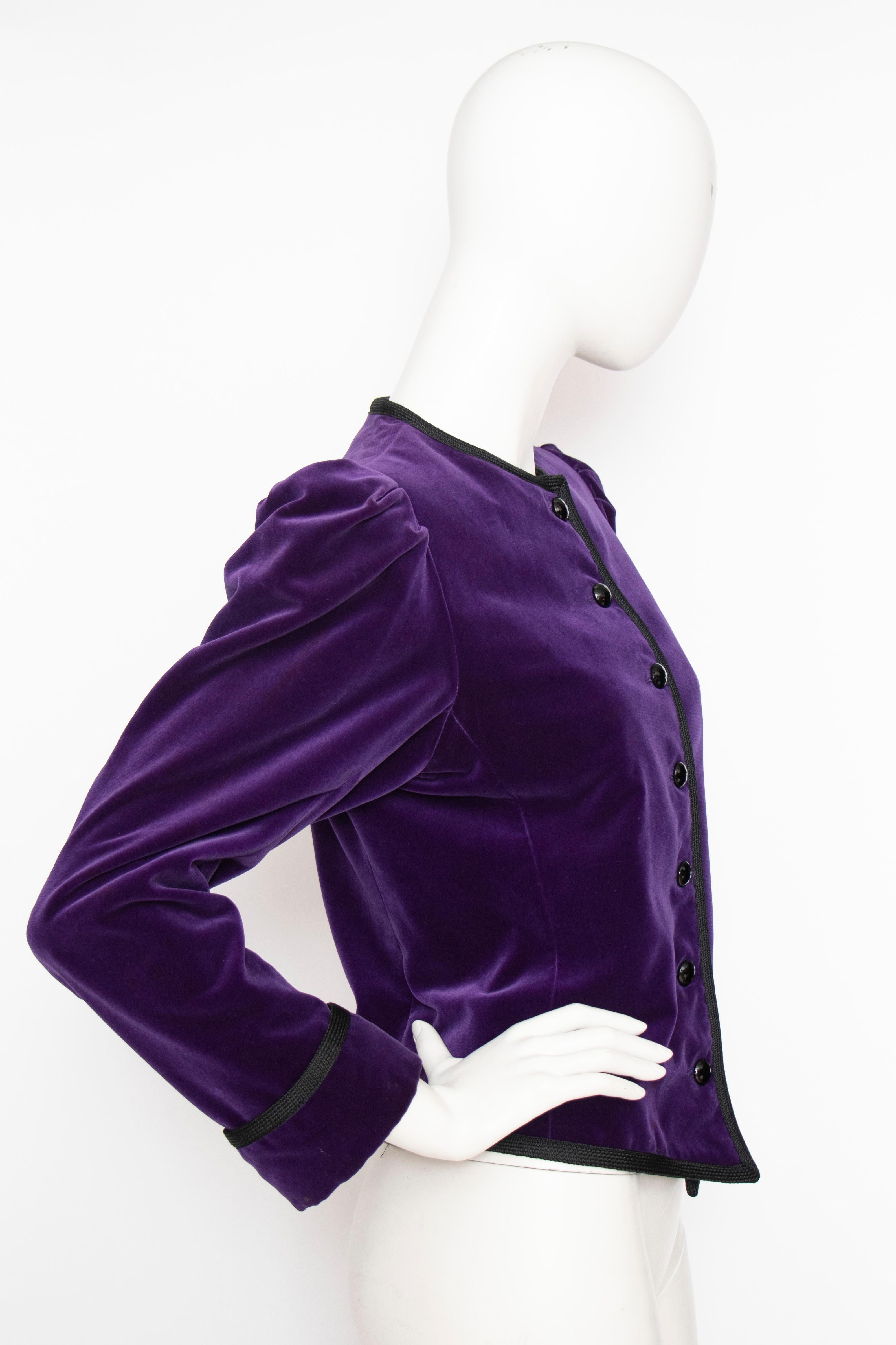A 1970s Vintage Yves Saint Laurent Rive Gauche Purple Velvet Jacket  In Good Condition In Copenhagen, DK