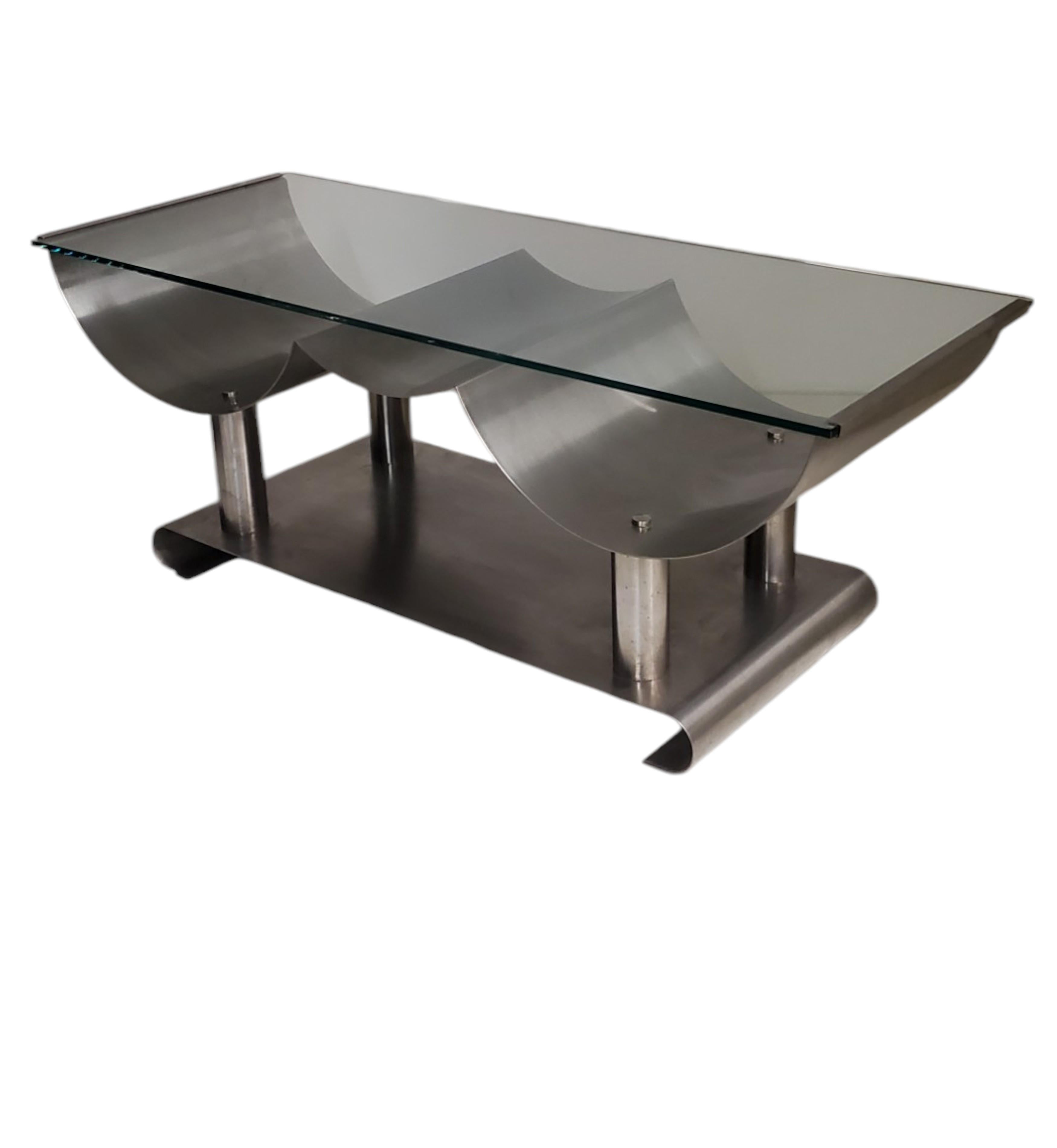 Ein Couchtisch aus Glas und Stahl im Wellendesign der 1970er Jahre von Maria Pergay im Angebot 8