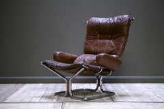 Westnofa "Wing Chair" aus den 1970er Jahren und Fußhocker von Harald Relling