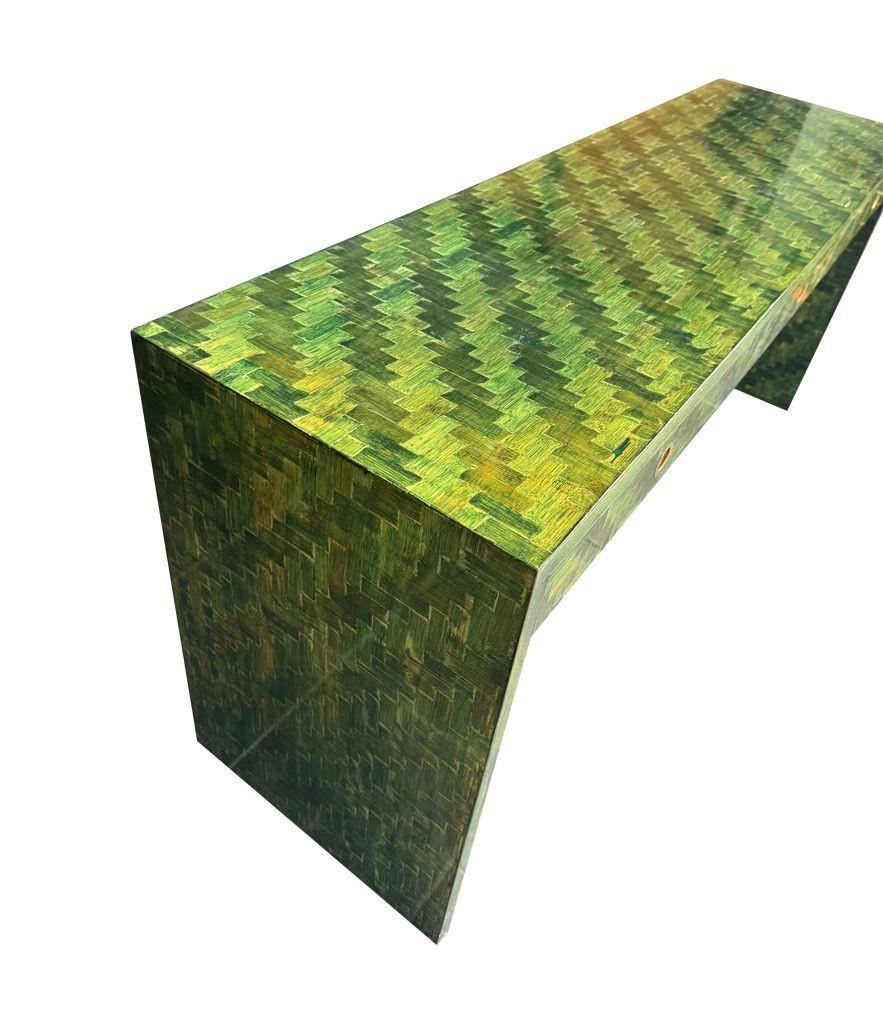 A 1970s woven green rattan three drawer console table by Vivai Del Sud For Sale 1