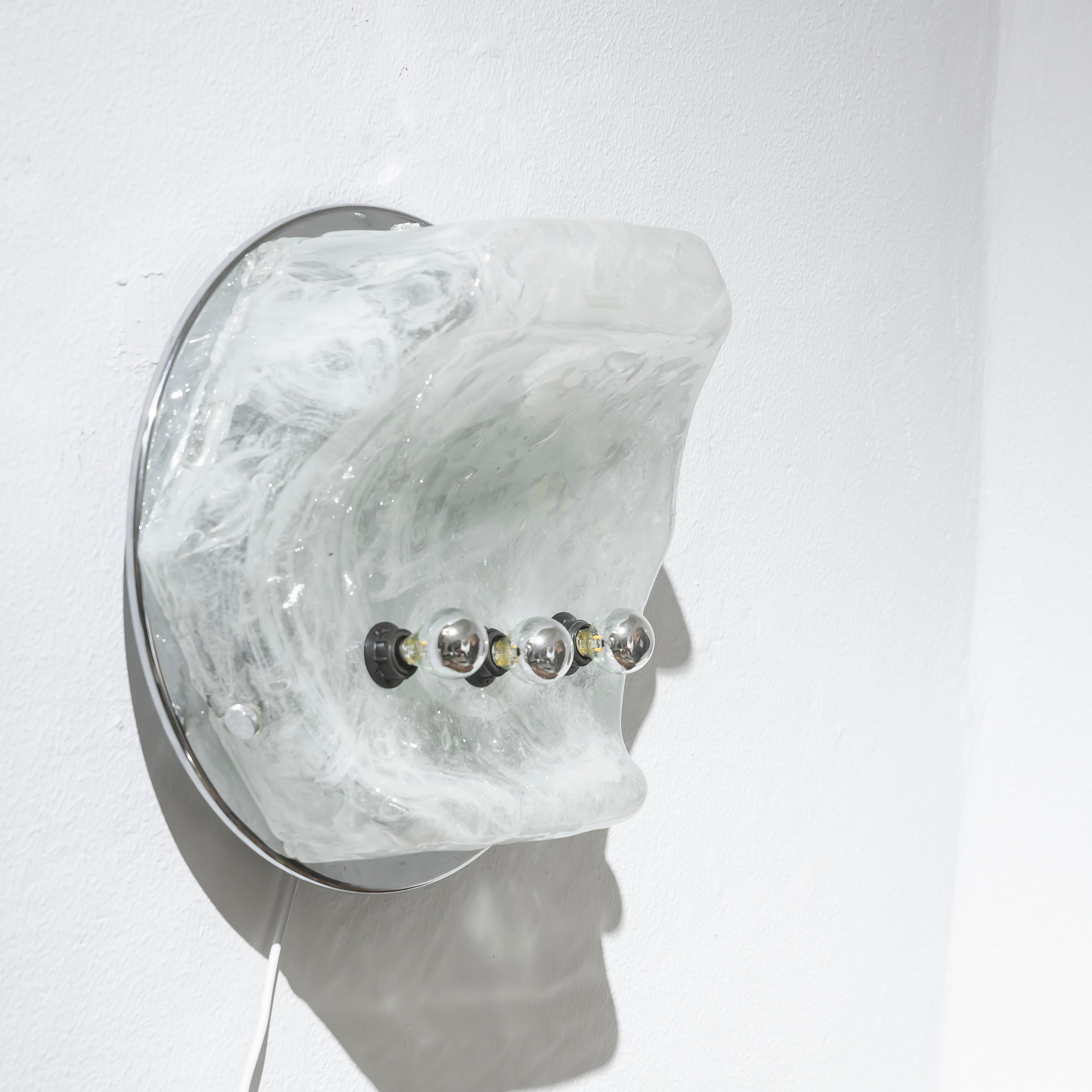 Fin du 20e siècle A 1970 XL Opalescent  ICEBERG Lampe murale/plancher en verre de Murano en vente