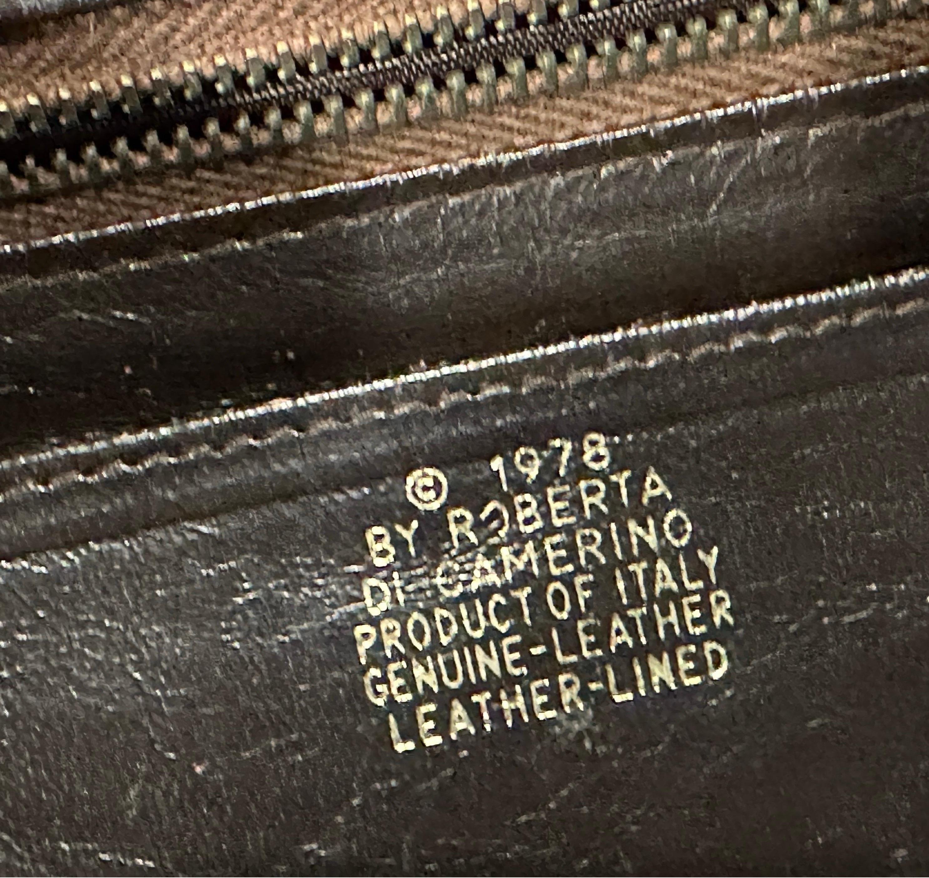 Sac à bandoulière iconique en cuir marron et laiton doré de Roberta di Camerino, datant de 1978 en vente 4