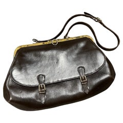Un'iconica borsa a tracolla del 1978 in pelle marrone e ottone dorato di Roberta Di Camerino