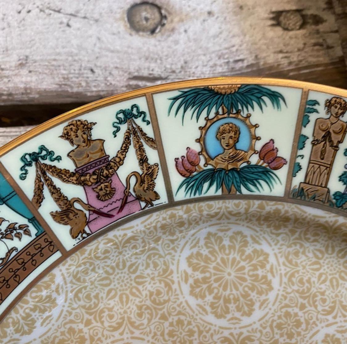 Magnifique ensemble de quatre assiettes murales italiennes en porcelaine de Gucci des années 1980 en vente 1