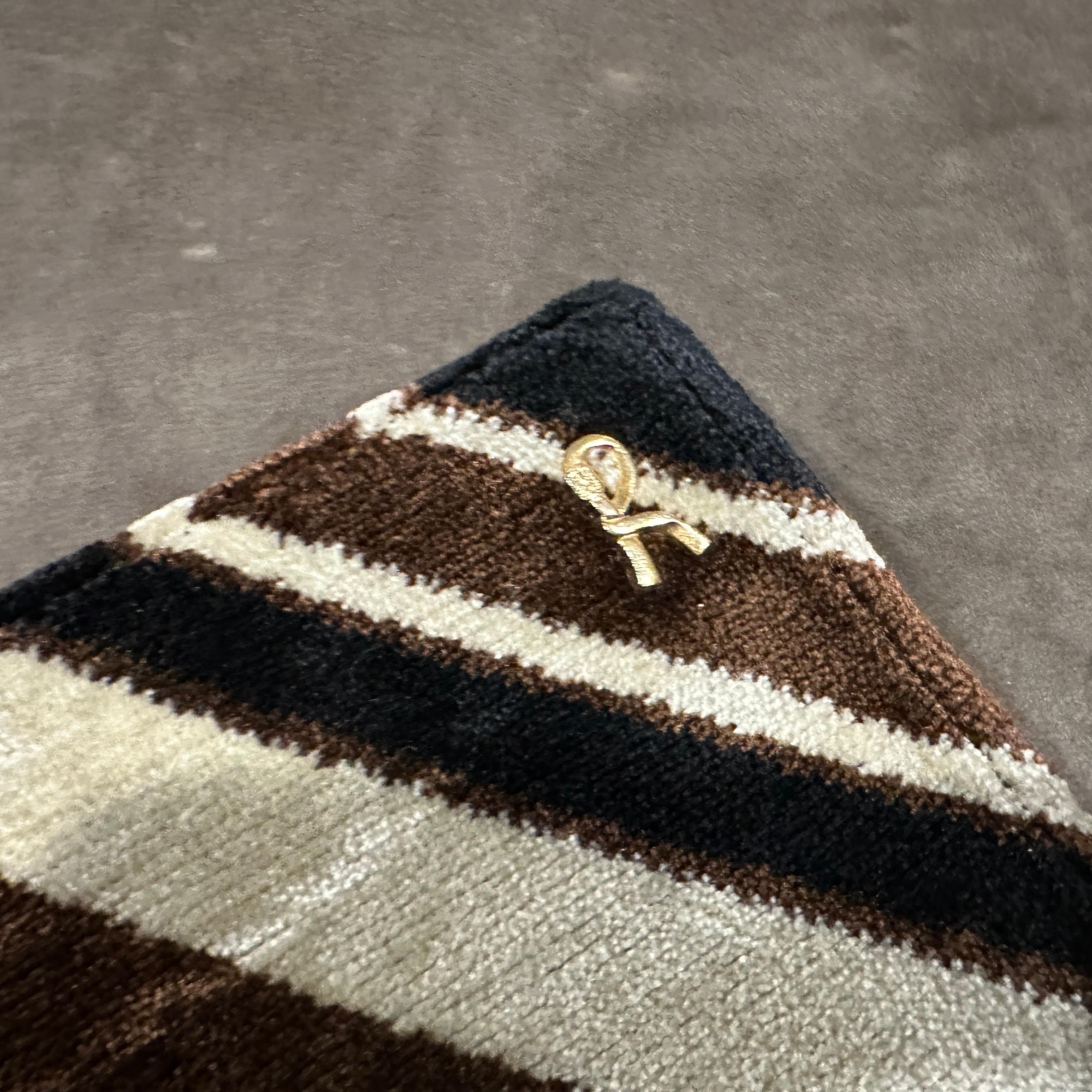 Una clutch portafoglio in velluto marrone e beige degli anni '80 di Roberta Di Camerino in vendita 8