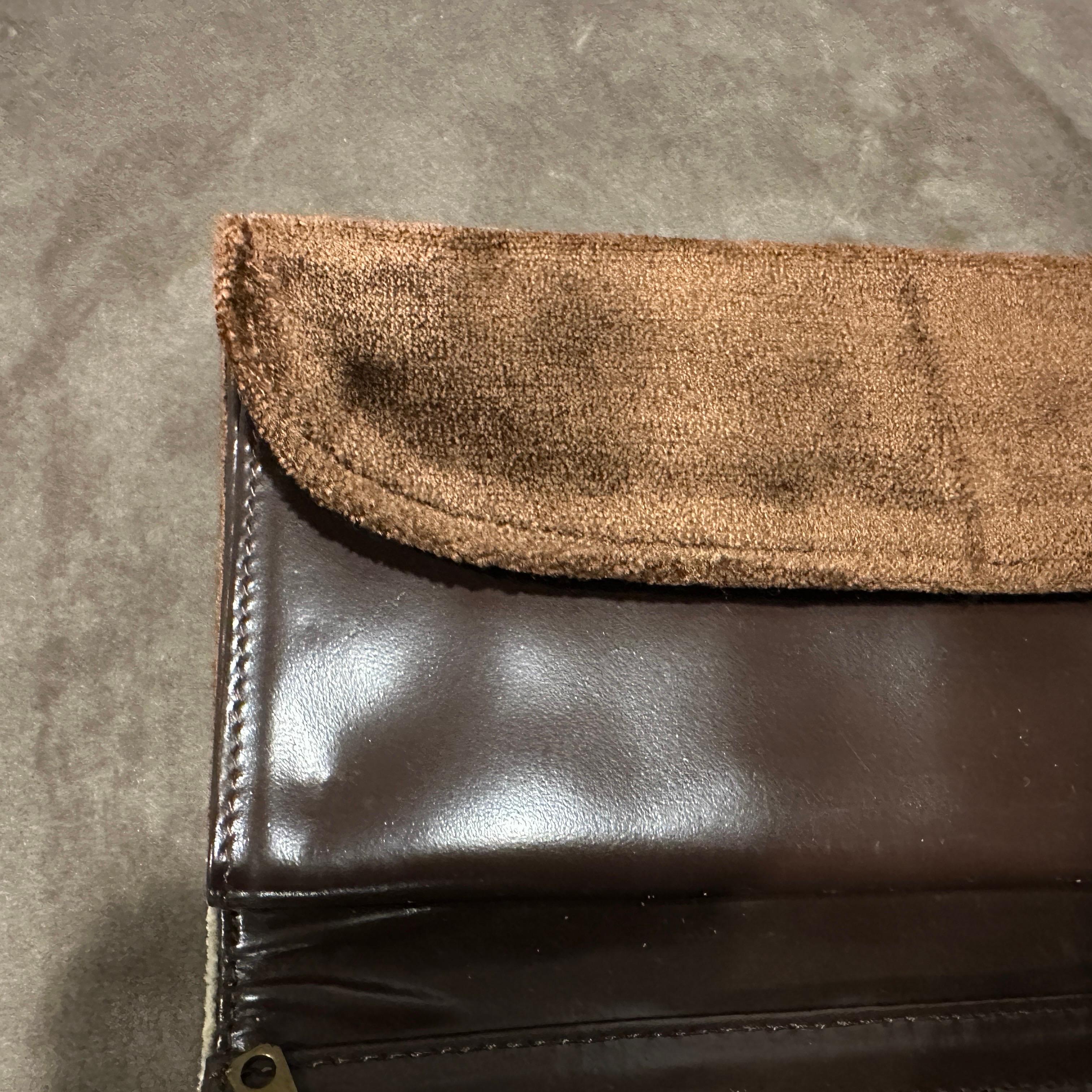 Nero Una clutch portafoglio in velluto marrone e beige degli anni '80 di Roberta Di Camerino in vendita