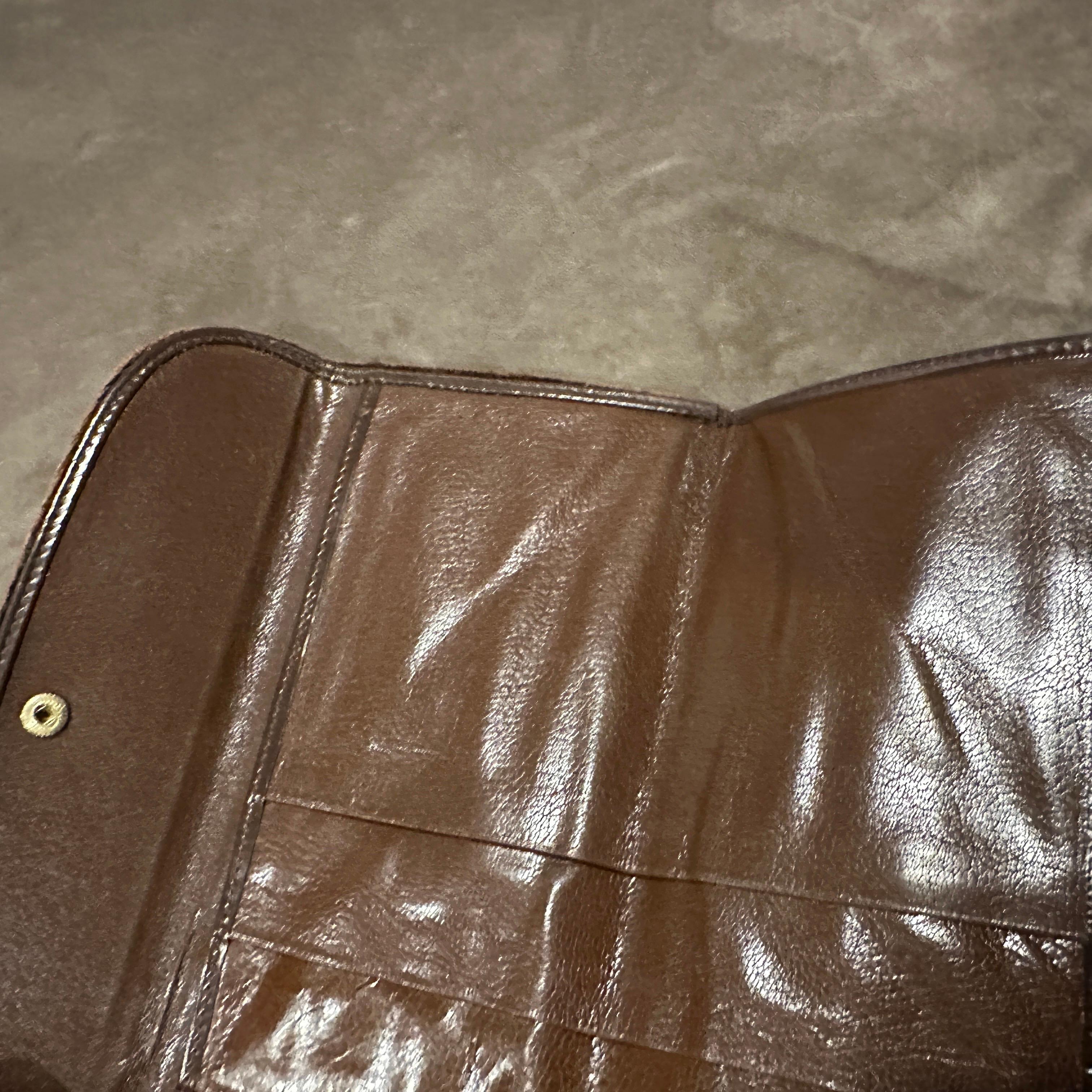 Una clutch portafoglio in velluto marrone e beige degli anni '80 di Roberta Di Camerino In condizioni ottime in vendita a Aci Castello, IT