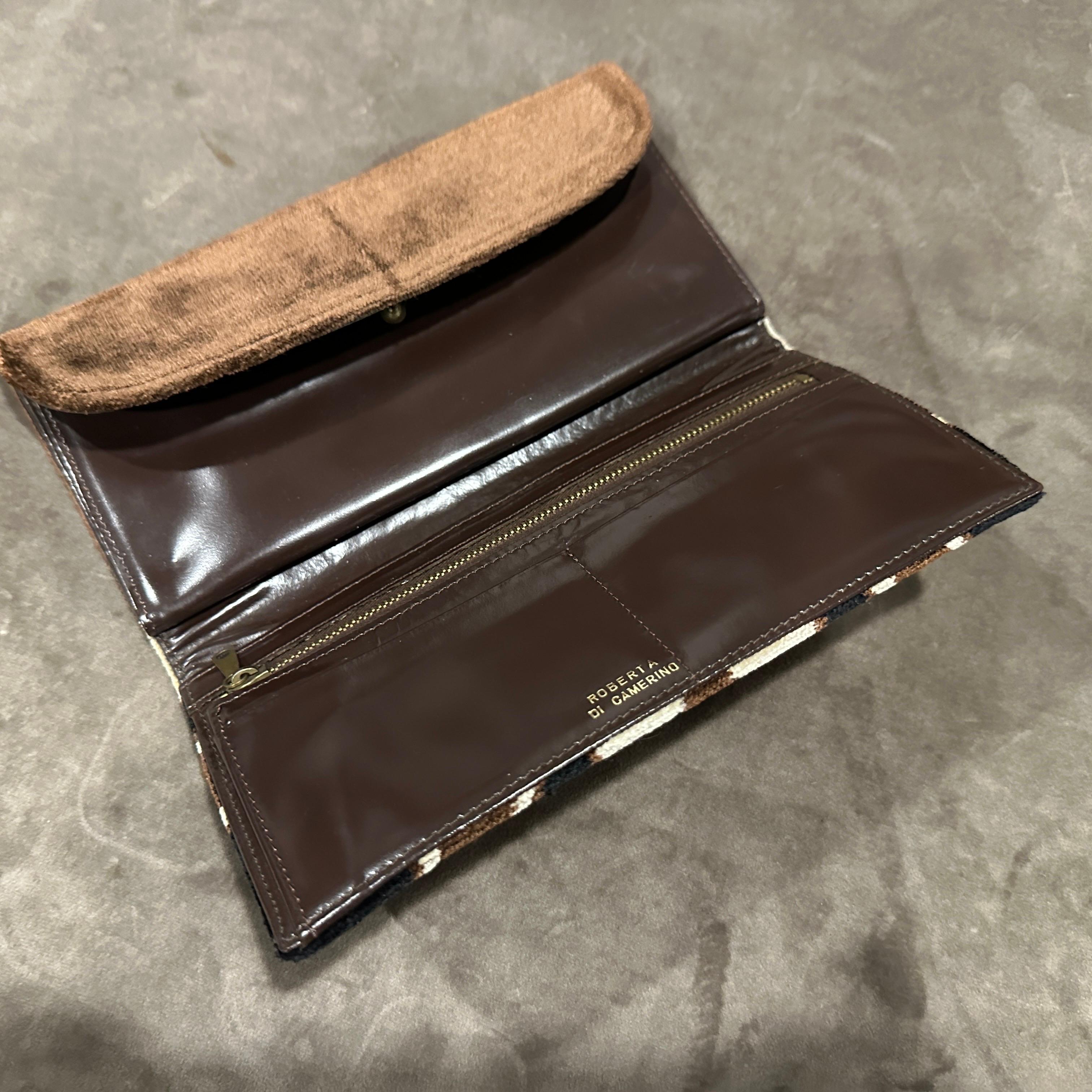 Una clutch portafoglio in velluto marrone e beige degli anni '80 di Roberta Di Camerino in vendita 4