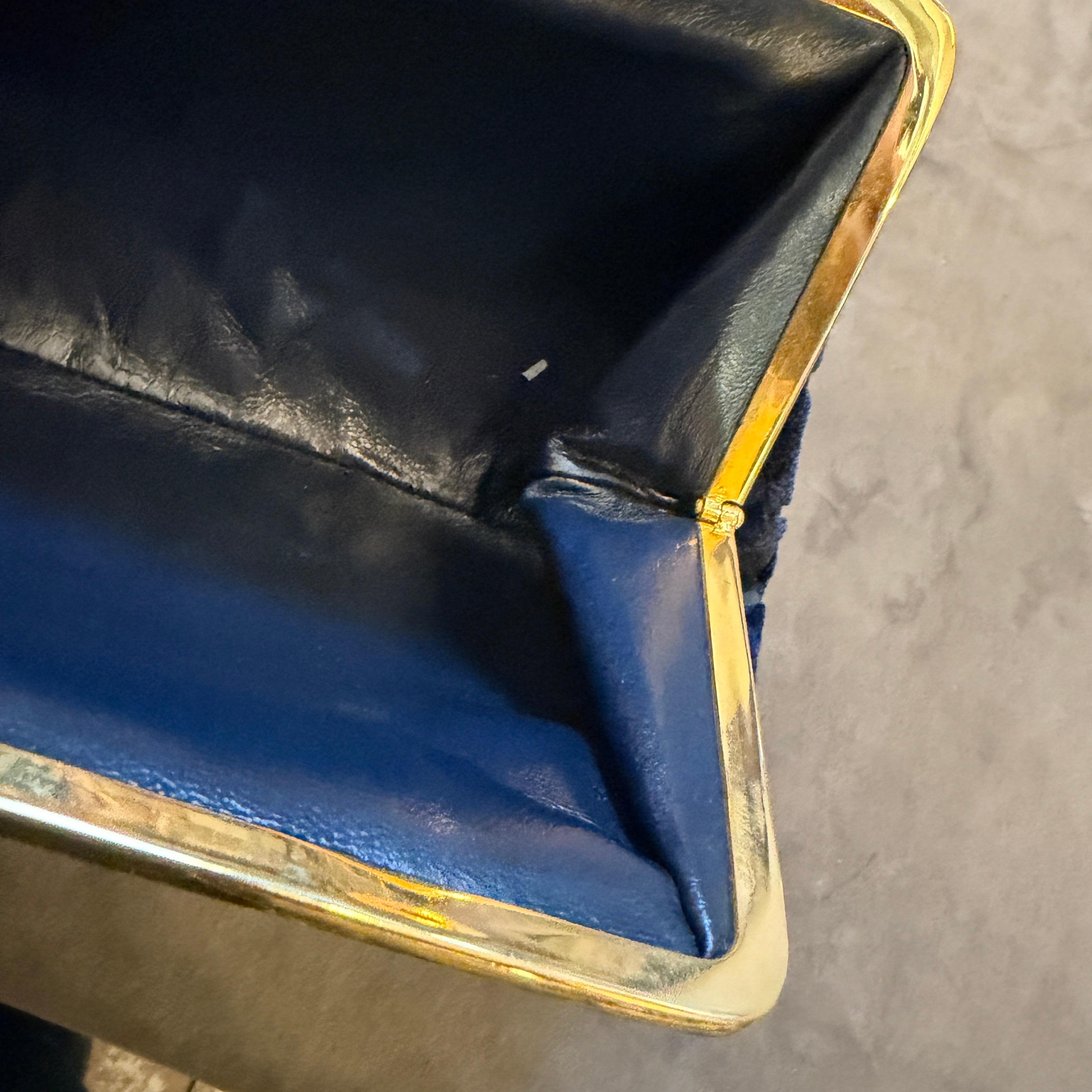 A 1980s Elegant Blue Velvet and Brass Evening Bag by Roberta di Camerino in vendita 8