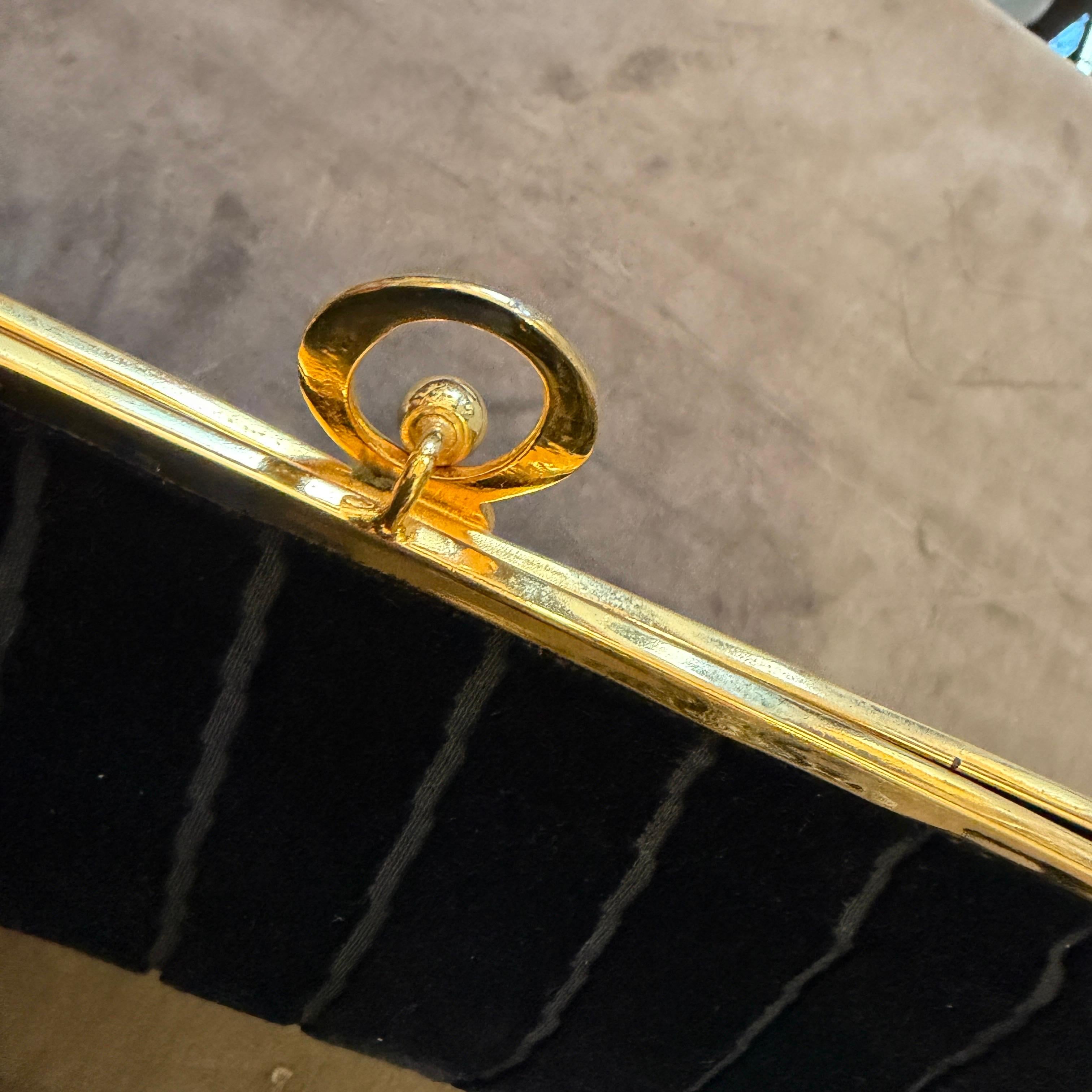 A 1980s Elegant Blue Velvet and Brass Evening Bag by Roberta di Camerino in vendita 5