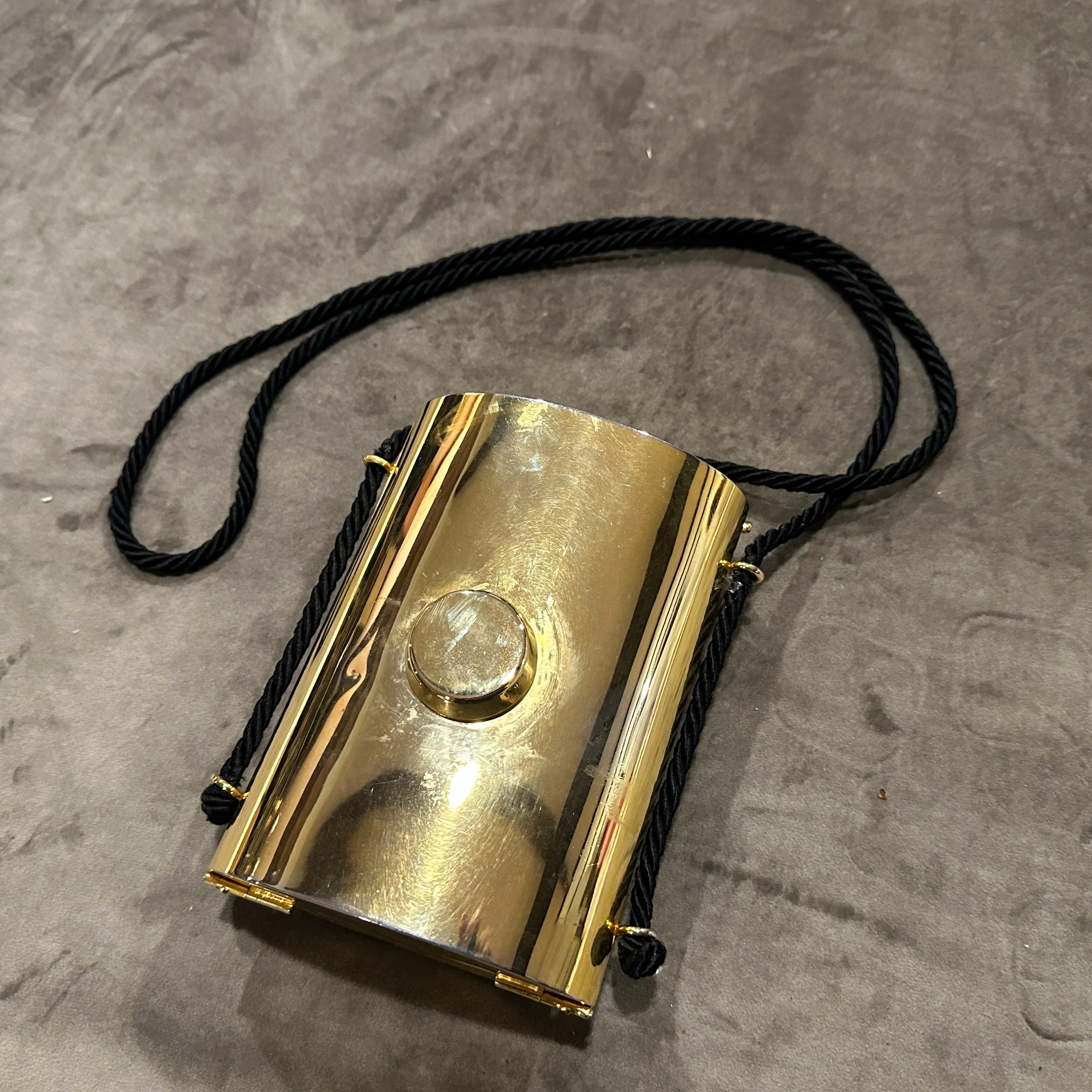 A 1980s Extravagant Brass, Leather and Black Rope Italian Minaudière en vente 7