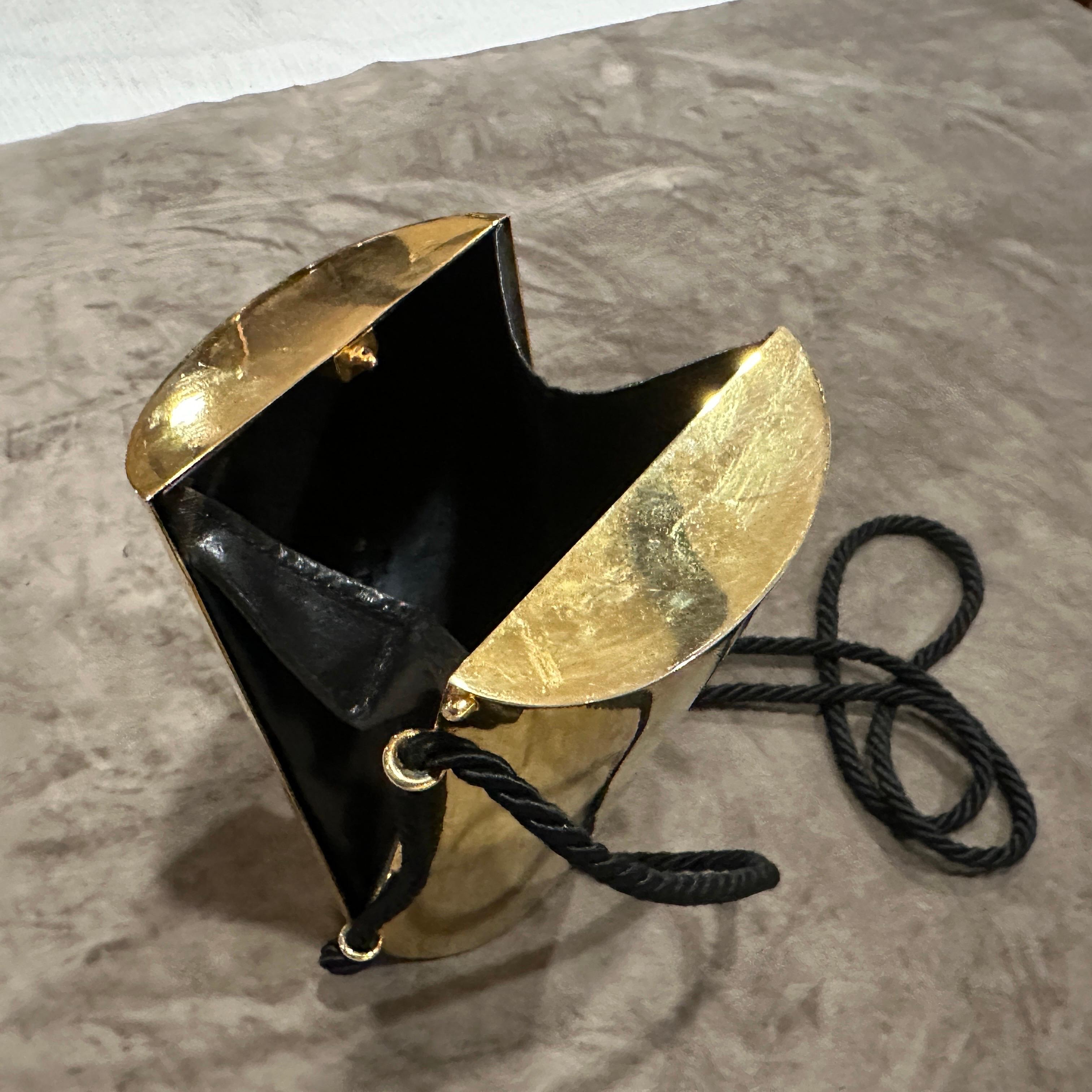 A 1980s Extravagant Brass, Leather and Black Rope Italian Minaudière en vente 3