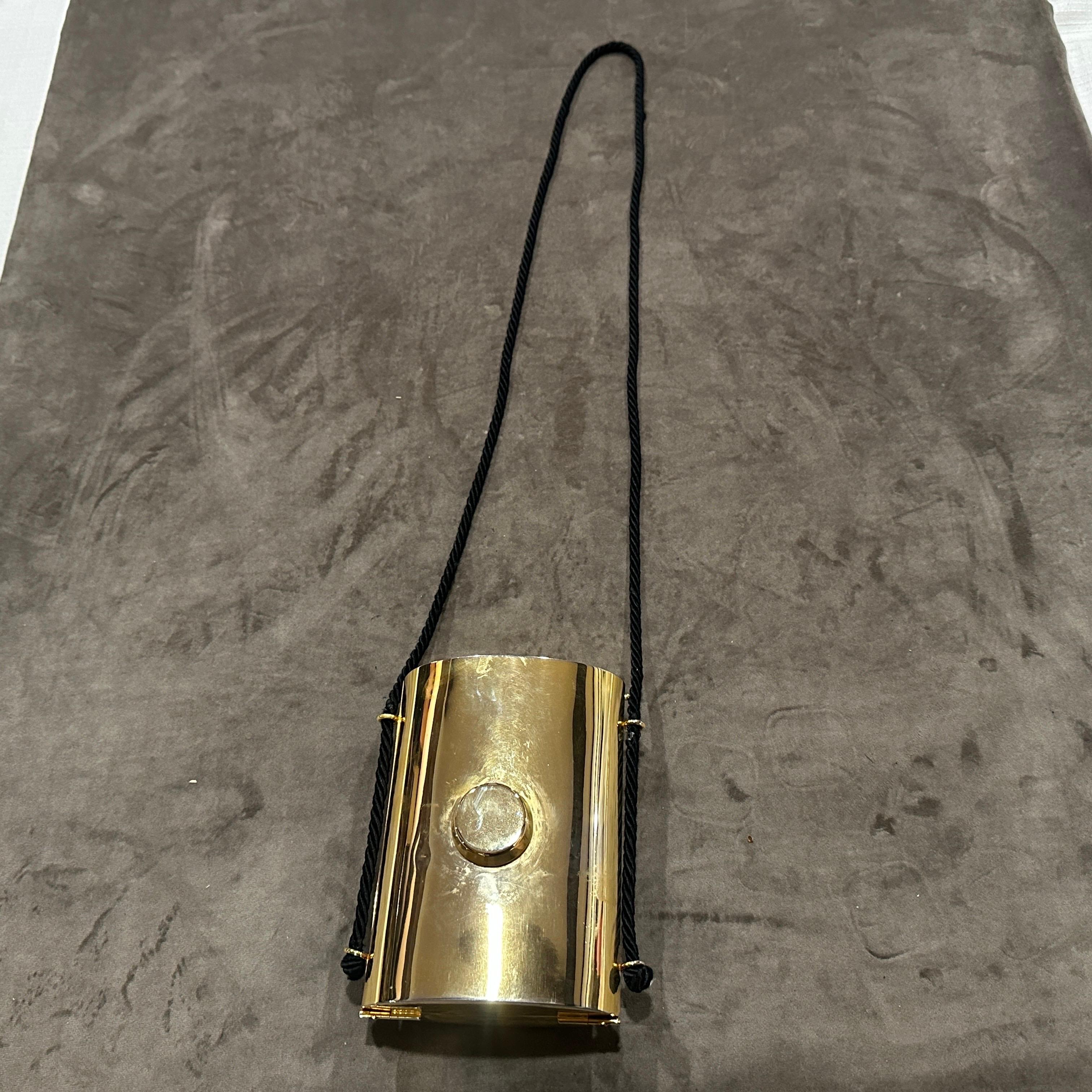 A 1980s Extravagant Brass, Leather and Black Rope Italian Minaudière en vente 4
