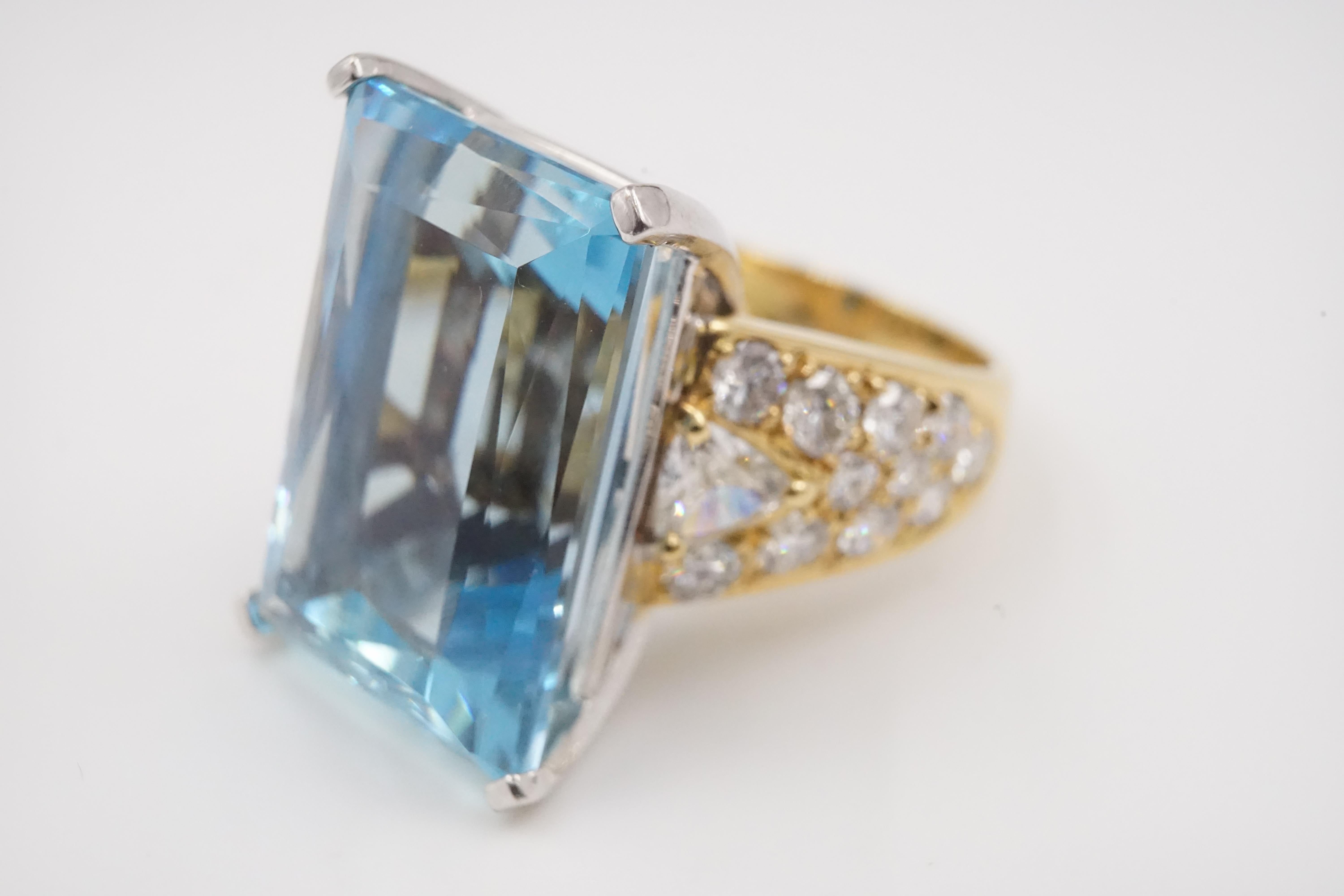 1980s Large Aquamarine, Diamond and 18 Carat Gold Ring by Repossi In Excellent Condition In London, GB