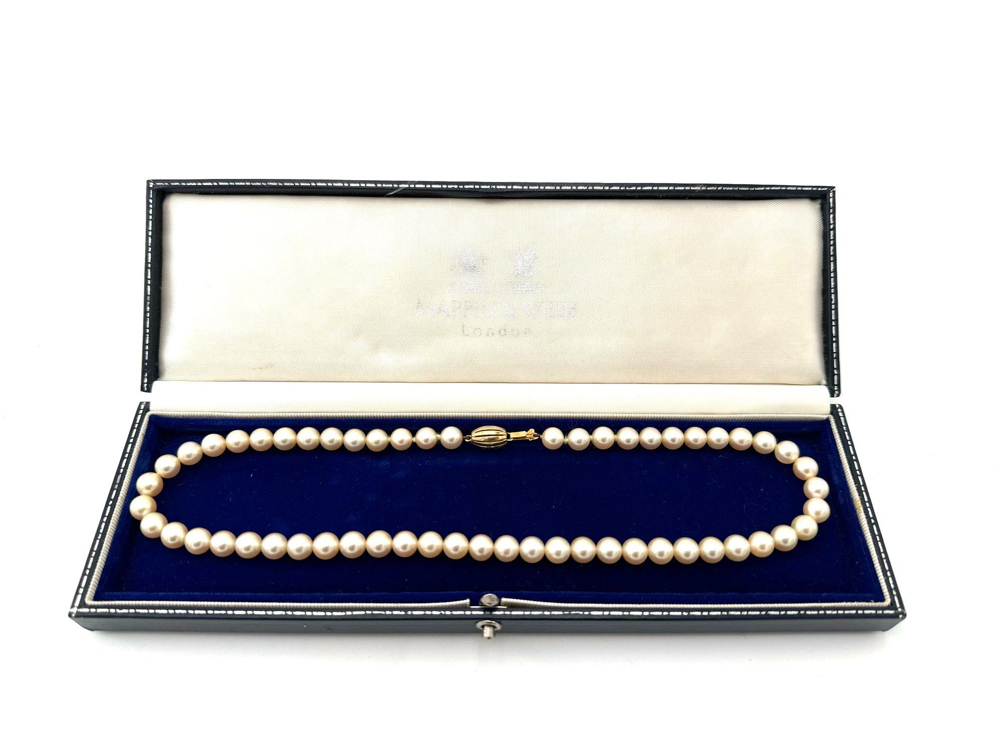 A 1980s Mappin and Webb Akoya pearl necklace with 18 carat gold clasp For Sale 8
