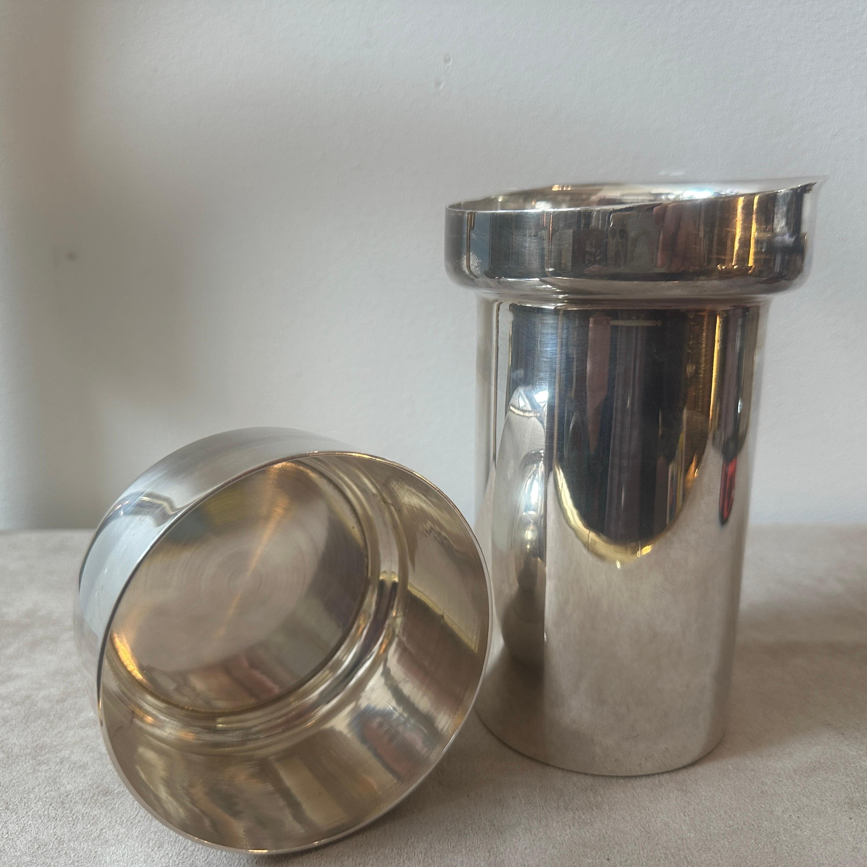 A 1980s Modernist Silver Plated Italian Cocktail Shaker by Lino Sabattini For Sale 2