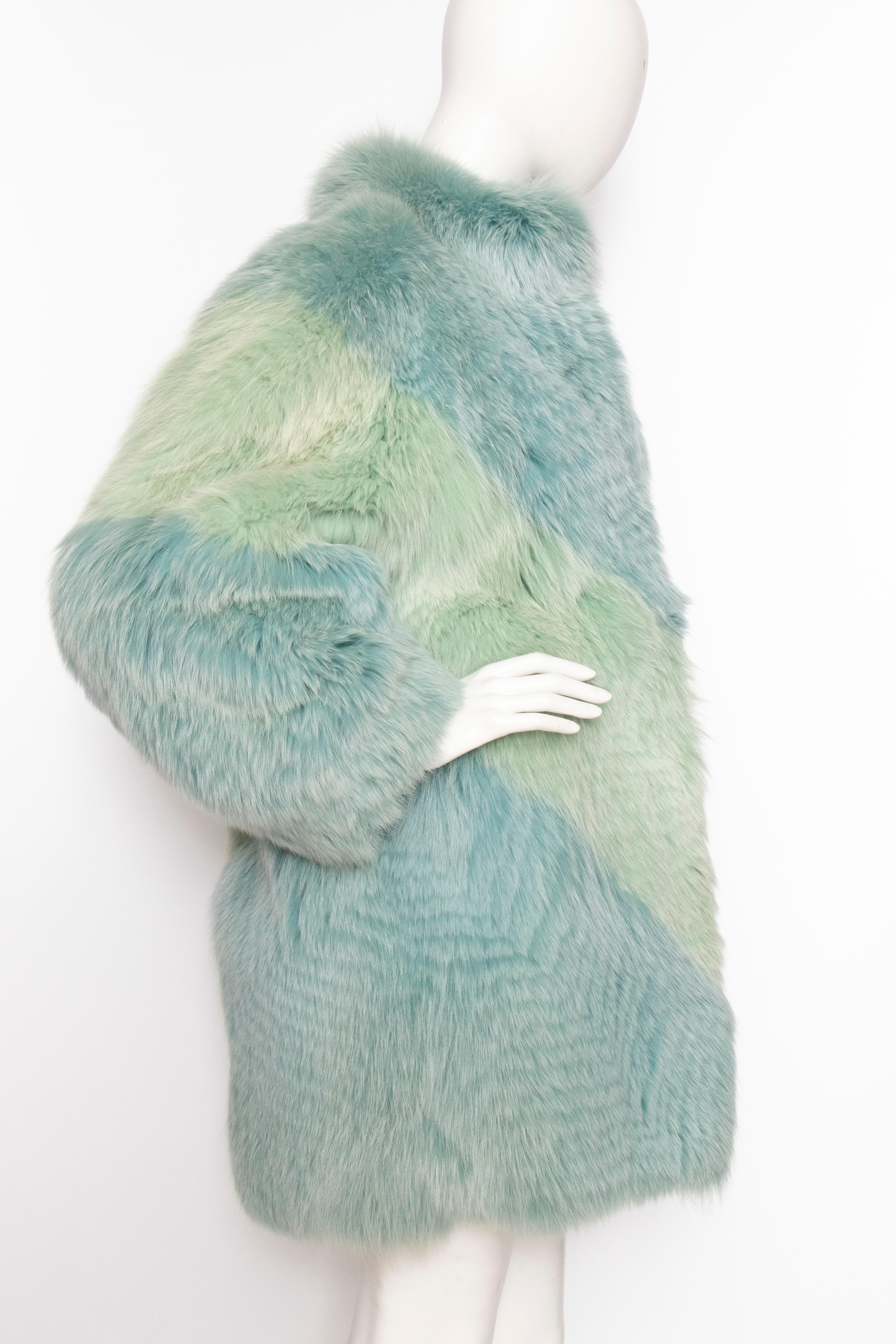 A 1980s Vintage Dyed Fox Fur Coat  (Grau)