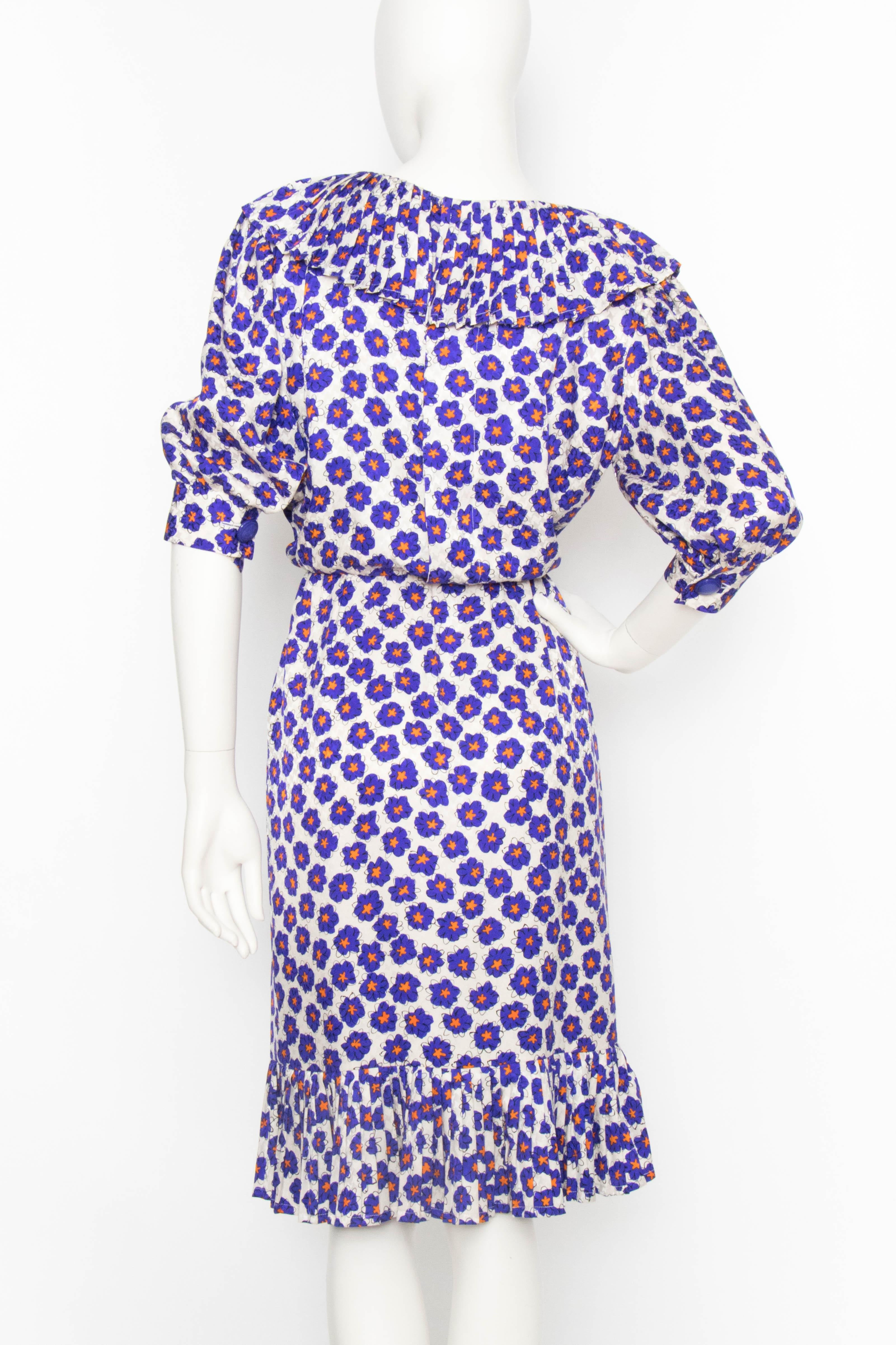 A 1980s Vintage Givenchy Floral Silk Dress XS  In Good Condition In Copenhagen, DK