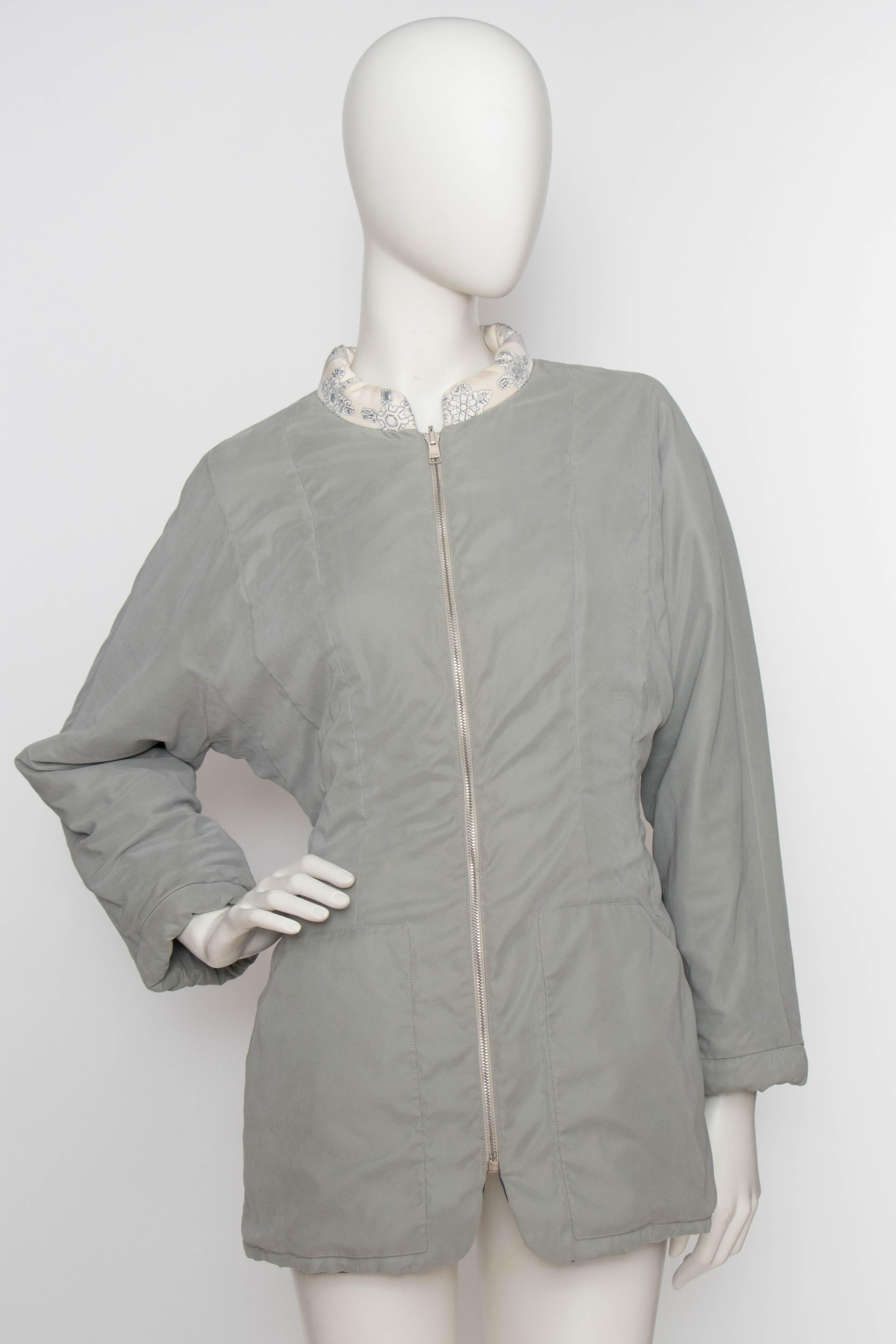 A 1980s Vintage Hermès Reversible Silk Jacket In Good Condition For Sale In Copenhagen, DK