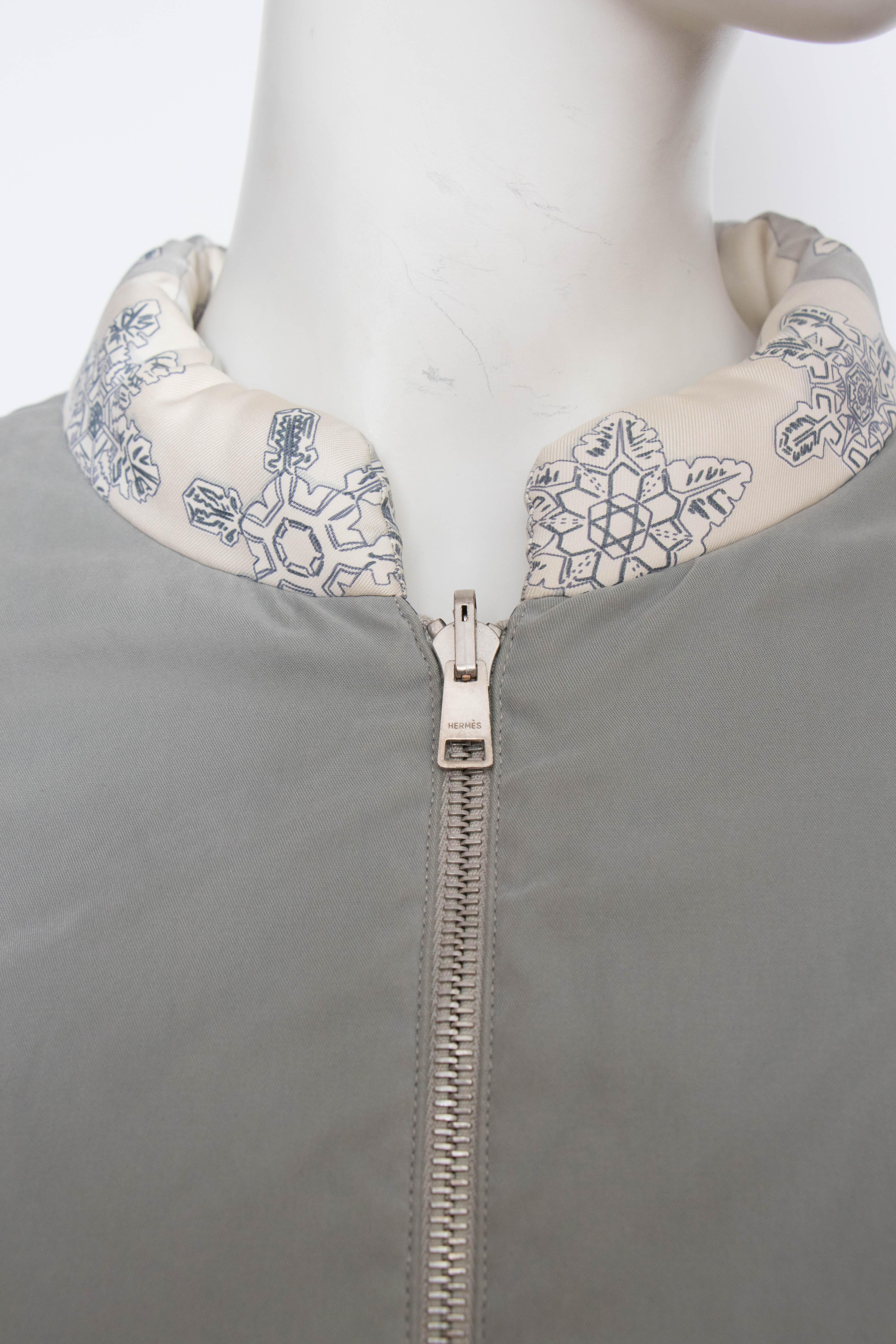 A 1980s Vintage Hermès Reversible Silk Jacket For Sale 3