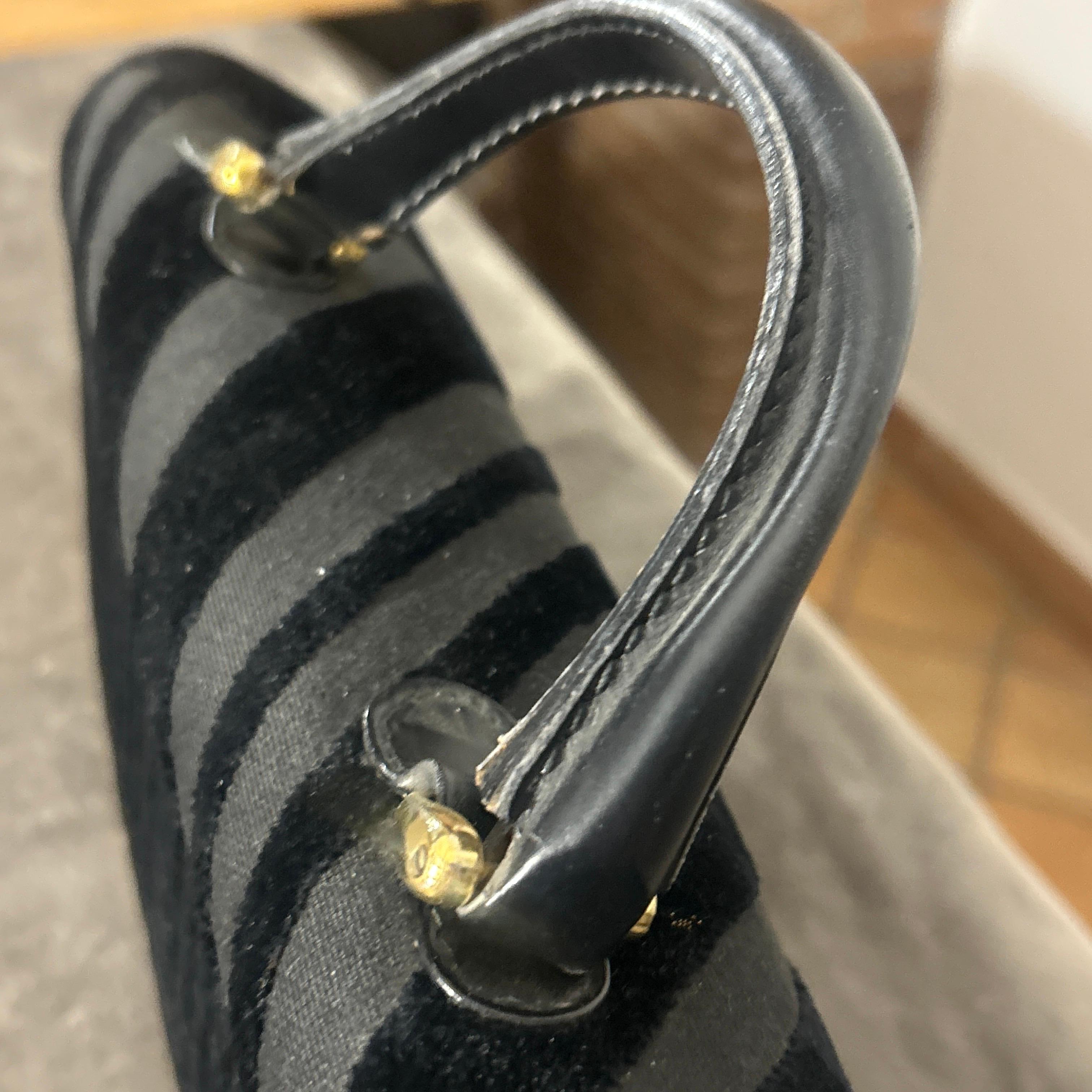 A 1980s Vintage Italian Evening Bag by Roberta di Camerino For Sale 3