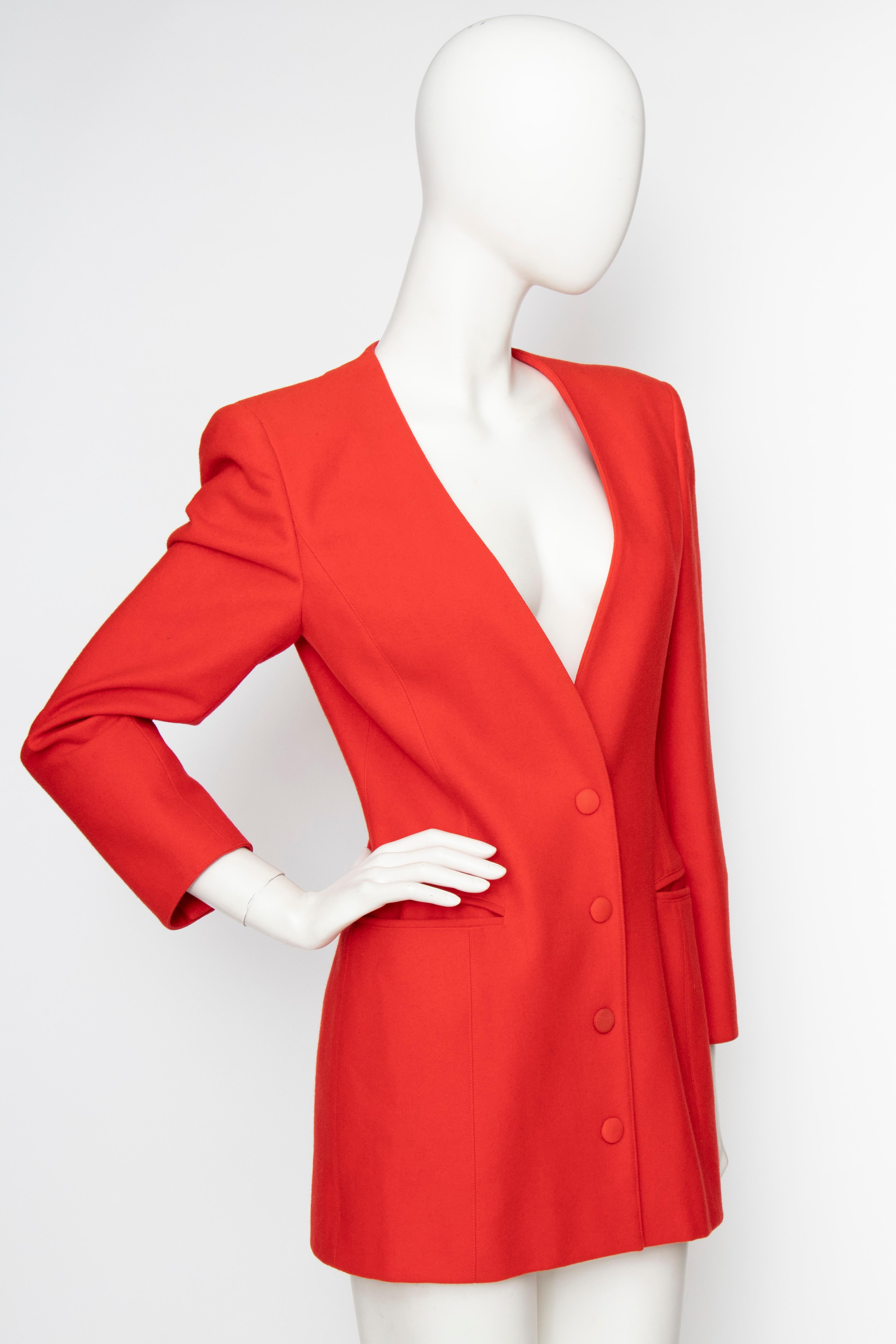 A 1980s vintage Claude Montana bright tangerine wool blazer with a v.neck front, push buttons and wide shoulders with shoulder-padding. The blazer is fully lined.

The size of the blazer corresponds to a modern size Medium. But please see the
