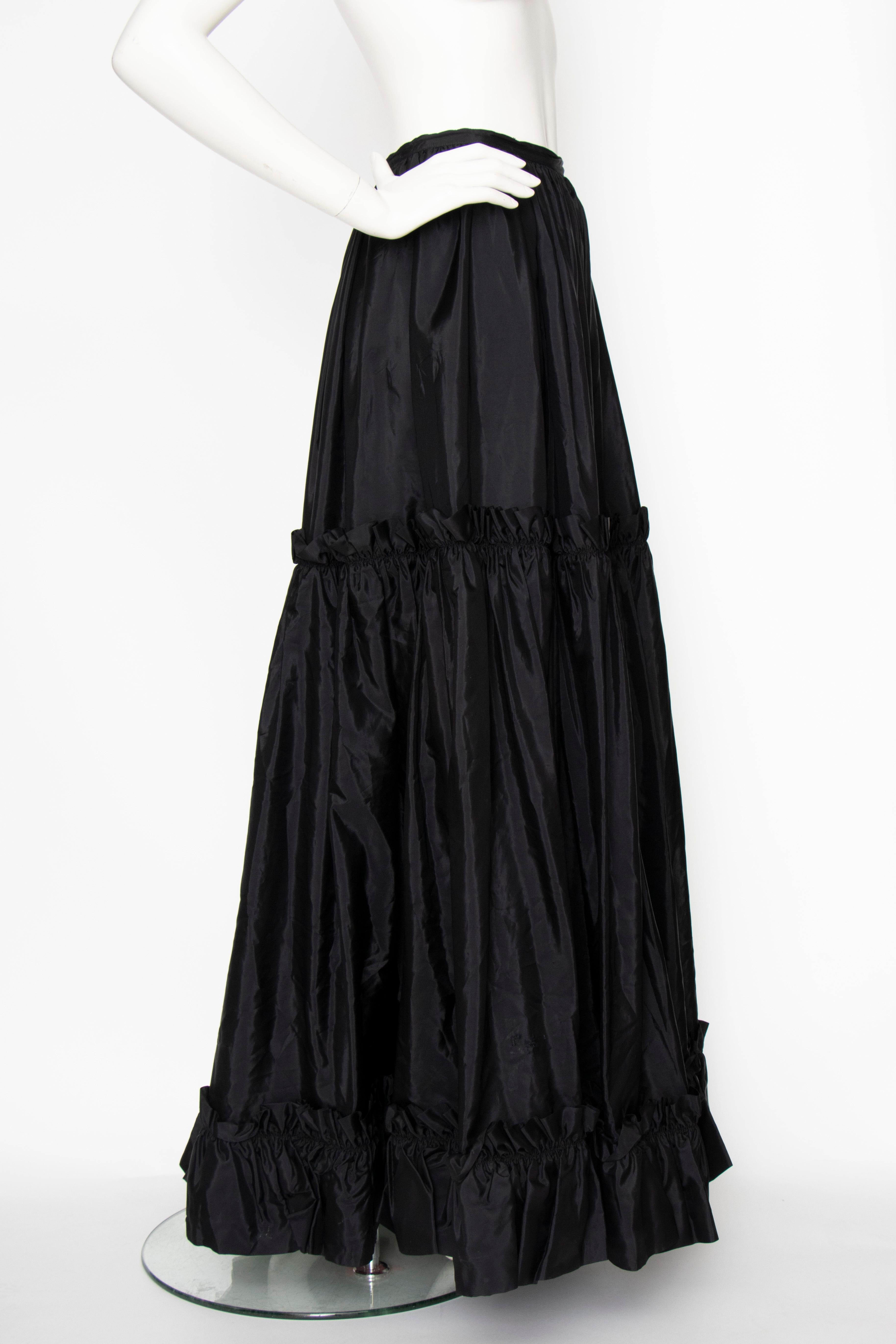 A 1980s Vintage Yves Saint Laurent Rive Gauche Black Silk Taffeta Skirt In Good Condition For Sale In Copenhagen, DK