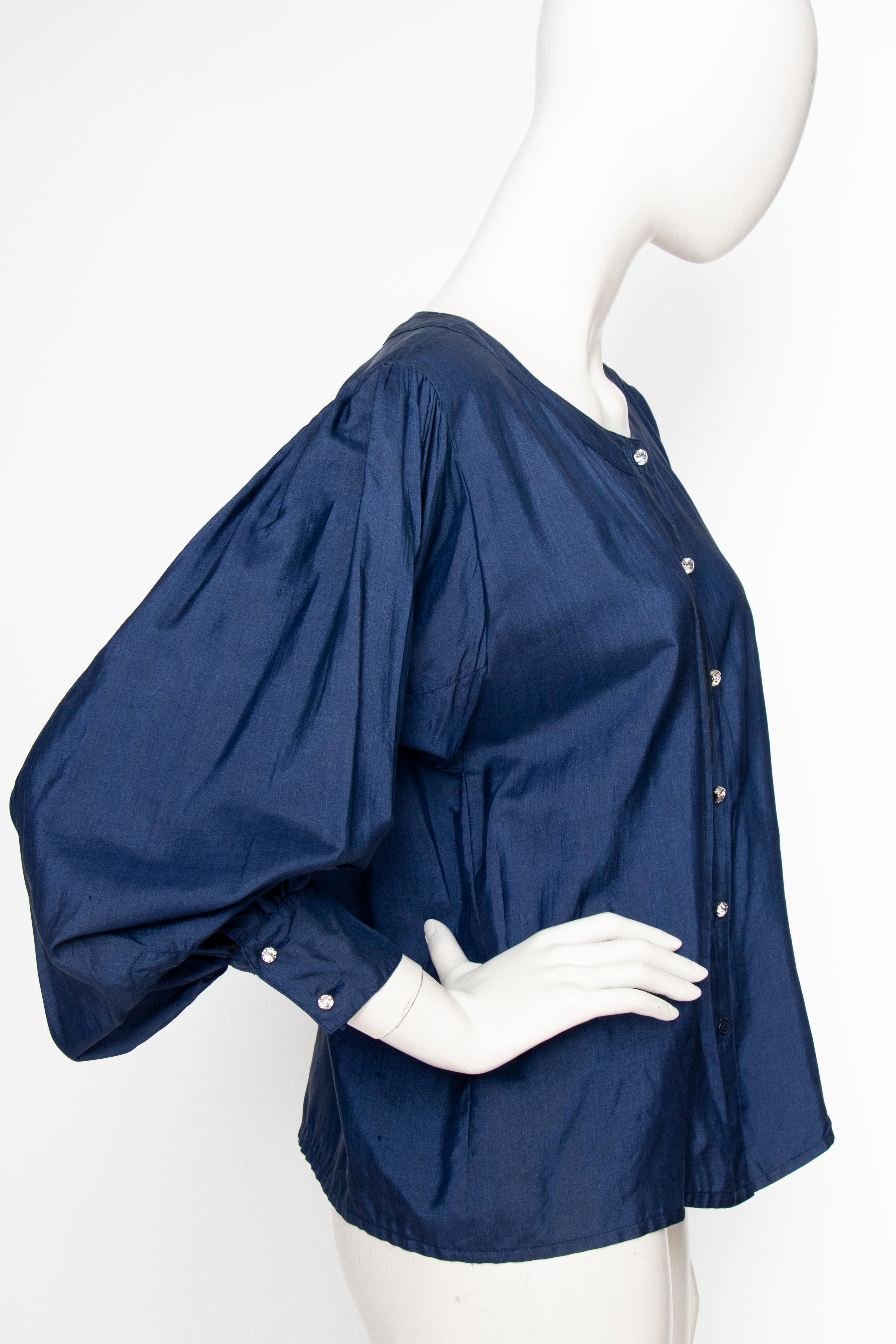 A 1980s Vintage Yves Saint Laurent Rive Gauche Blue Silk Blouse  In Good Condition For Sale In Copenhagen, DK